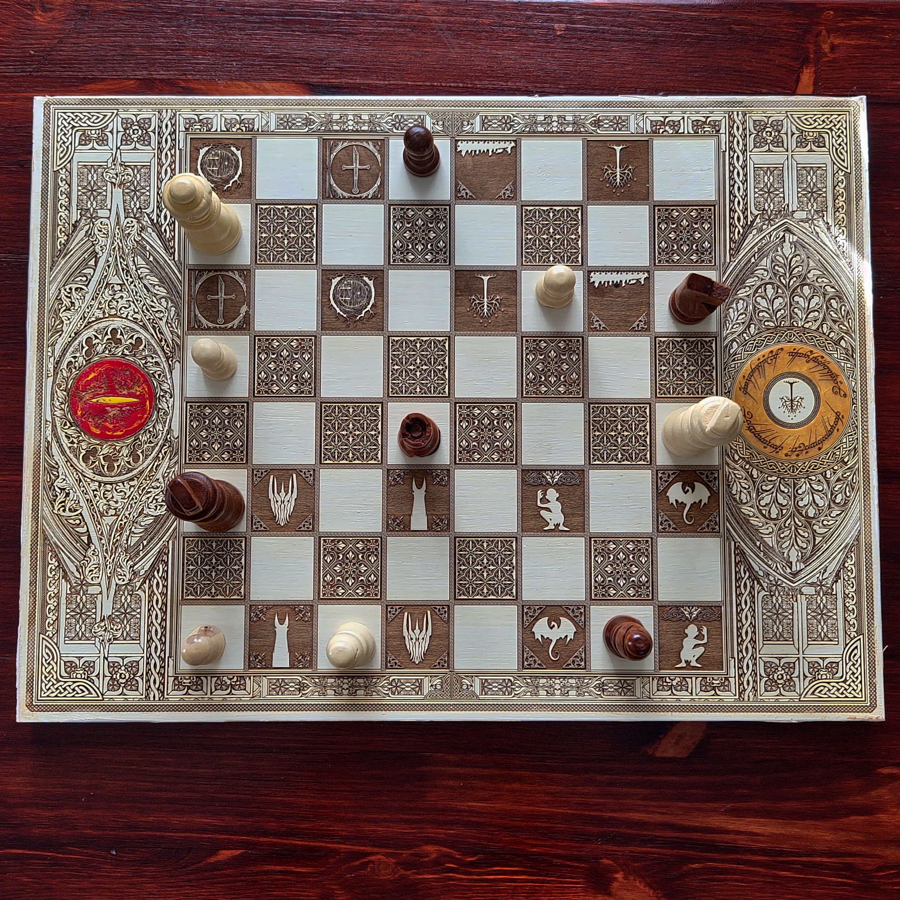 lotr Decorative chessboard with pieces on a wooden surface