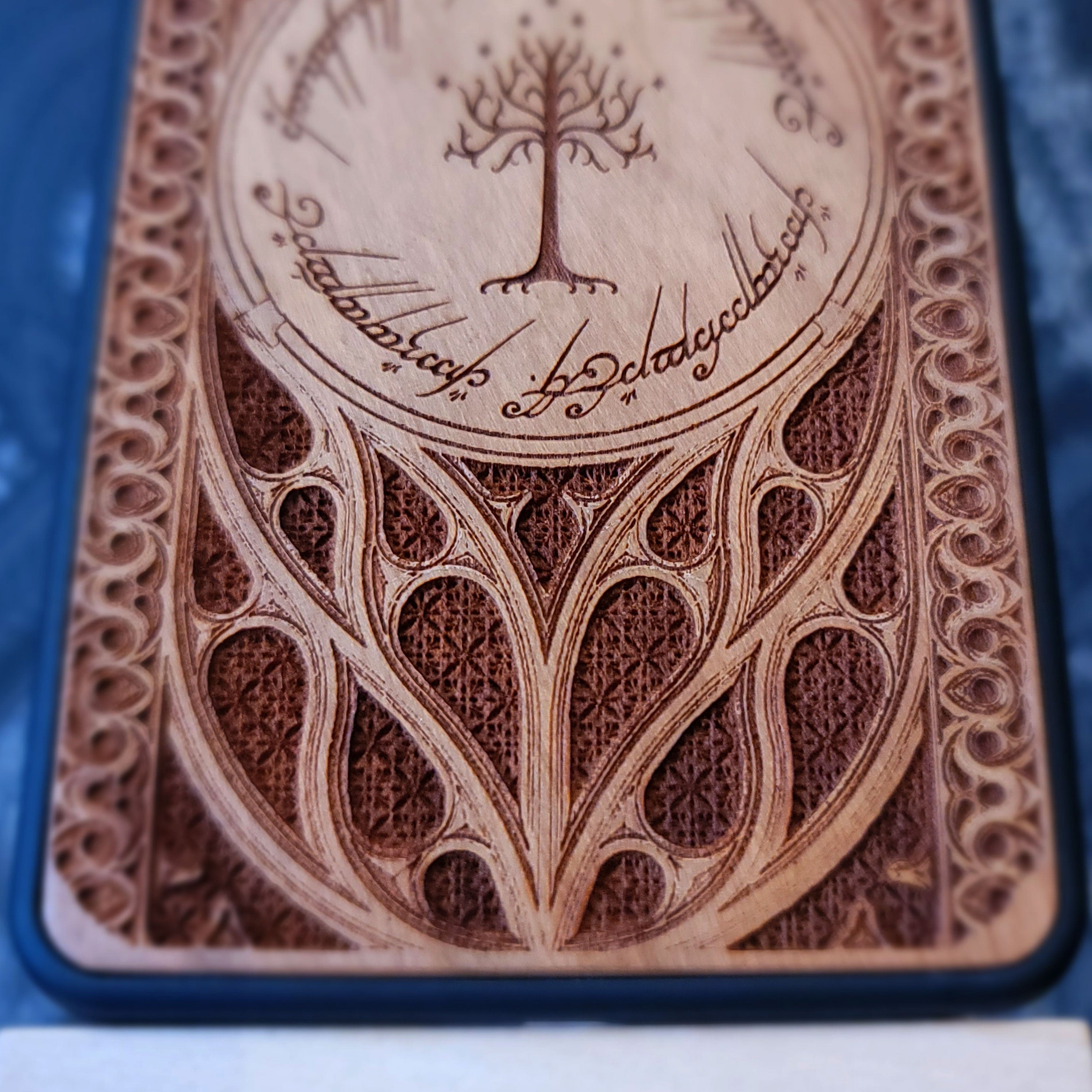 Handyhülle aus Holz - Gothic Muster Design IX
