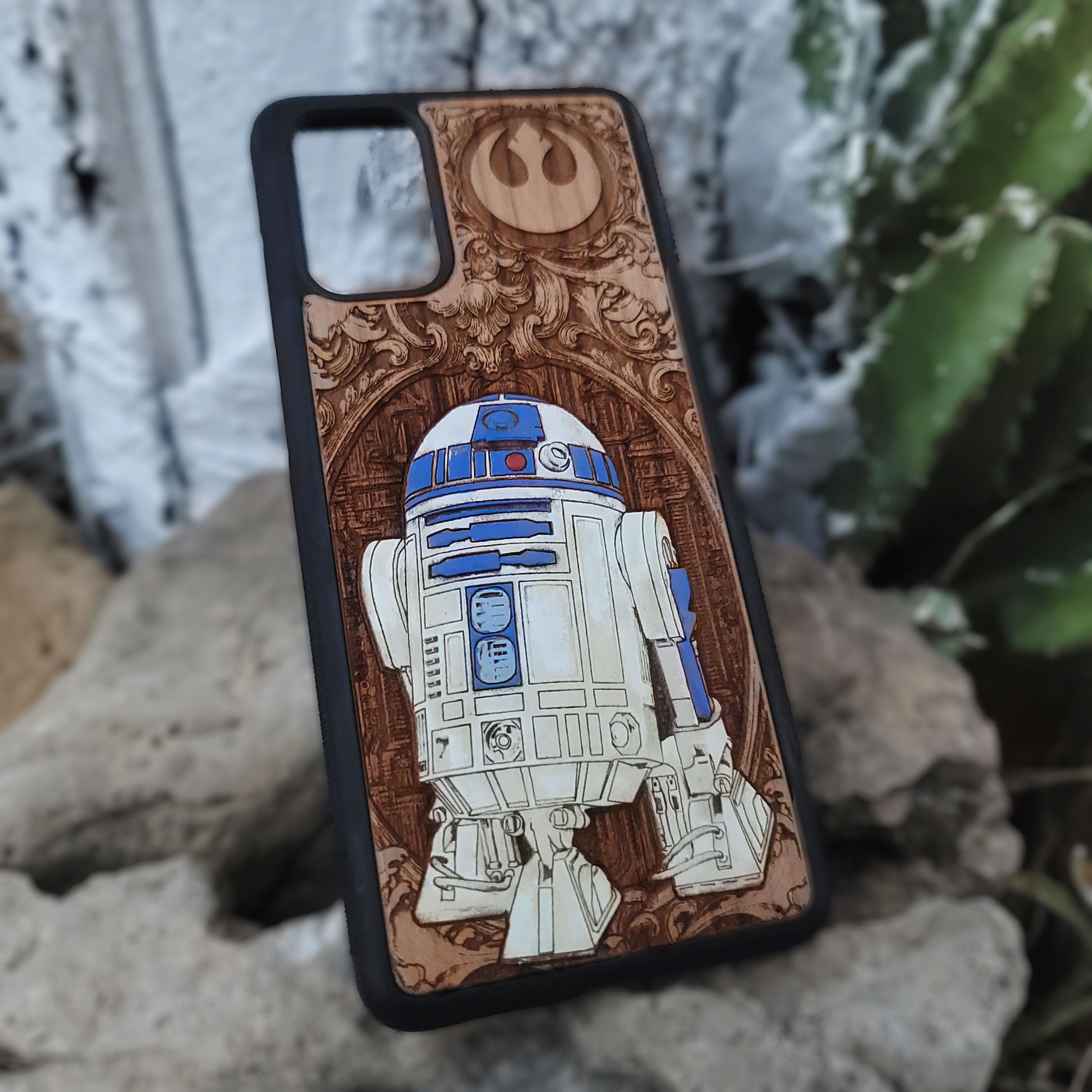 wood Phone case with R2-D2 design on iphone & galaxy
