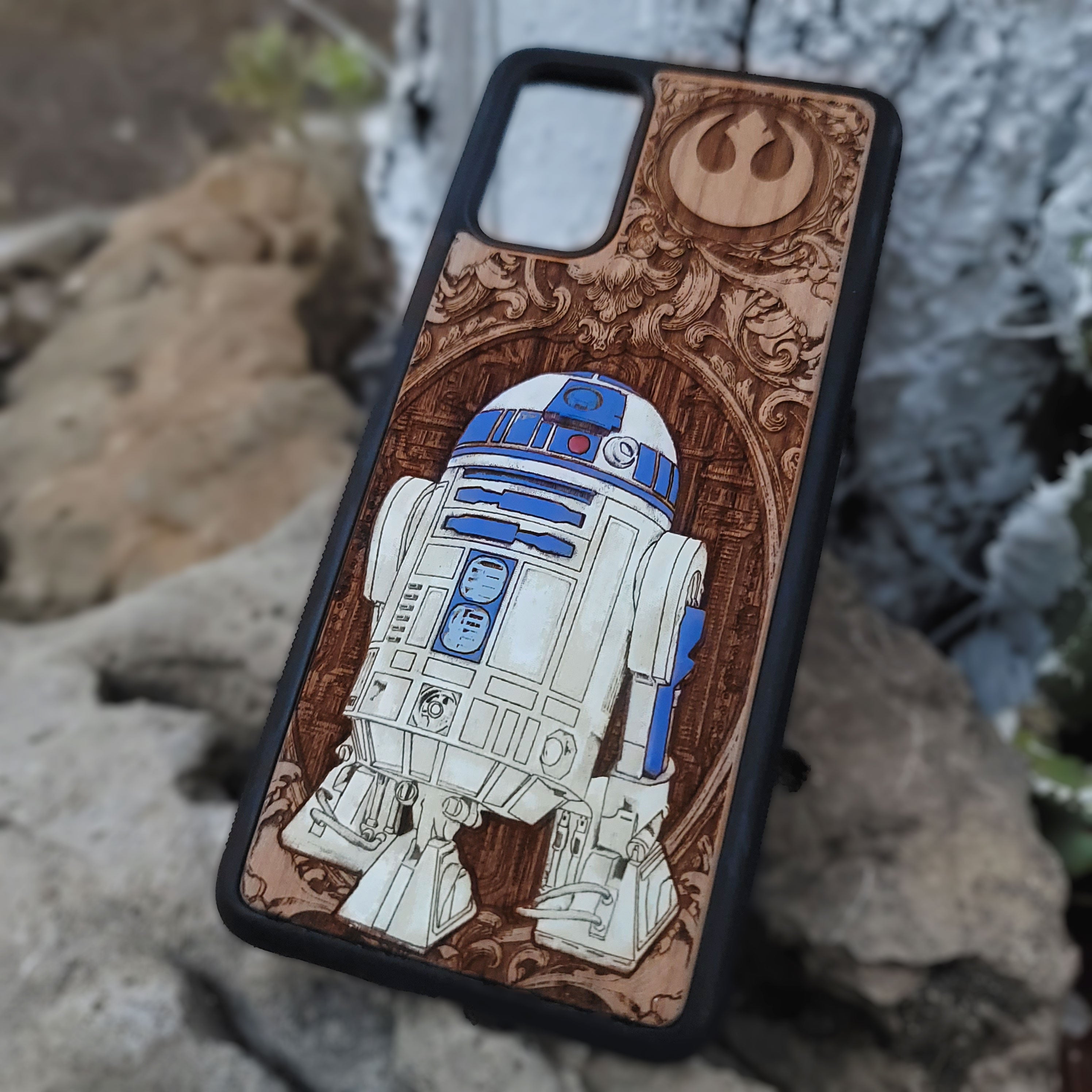 wood Phone case with R2-D2 design on iphone & galaxy