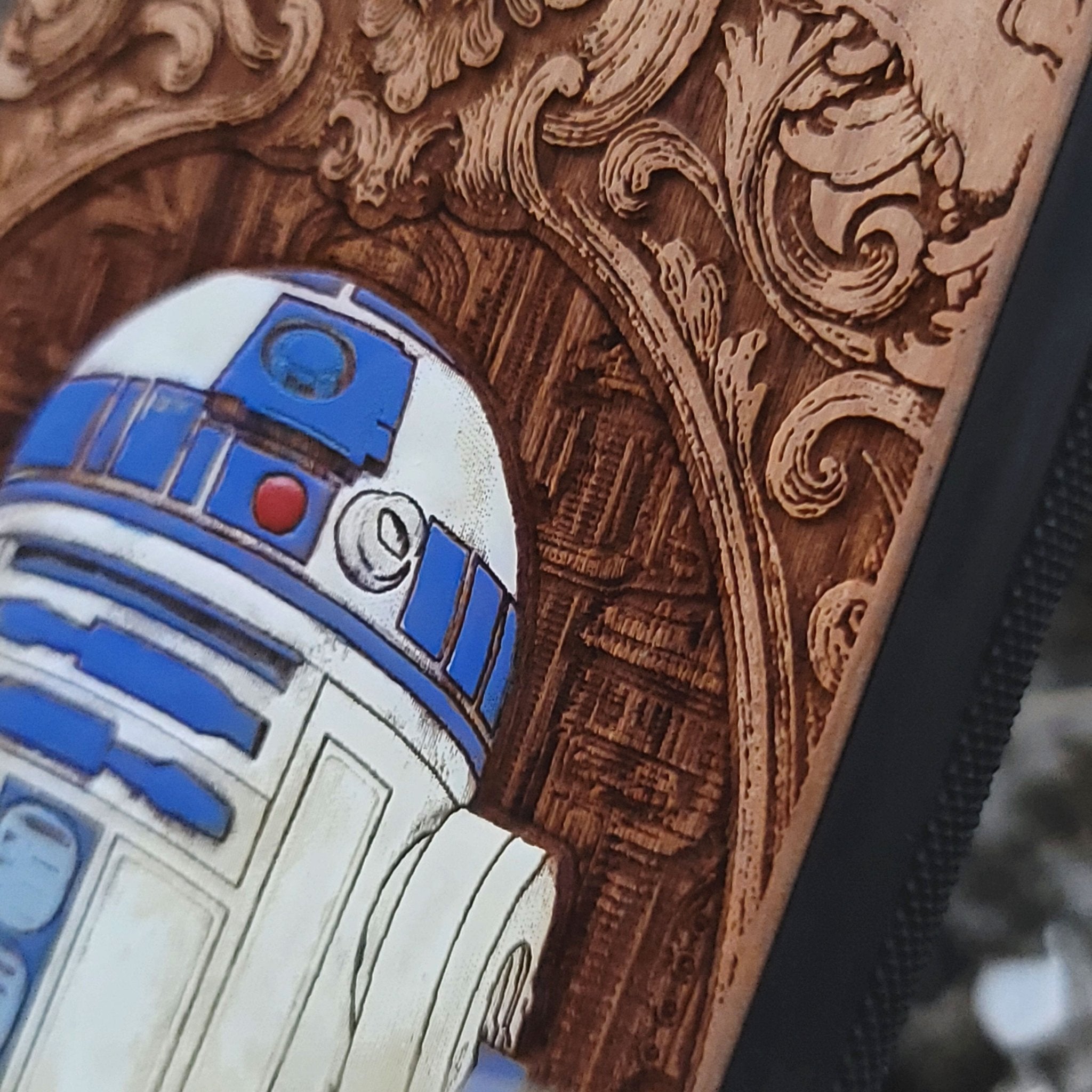 wood Phone case with R2-D2 design on iphone & galaxy