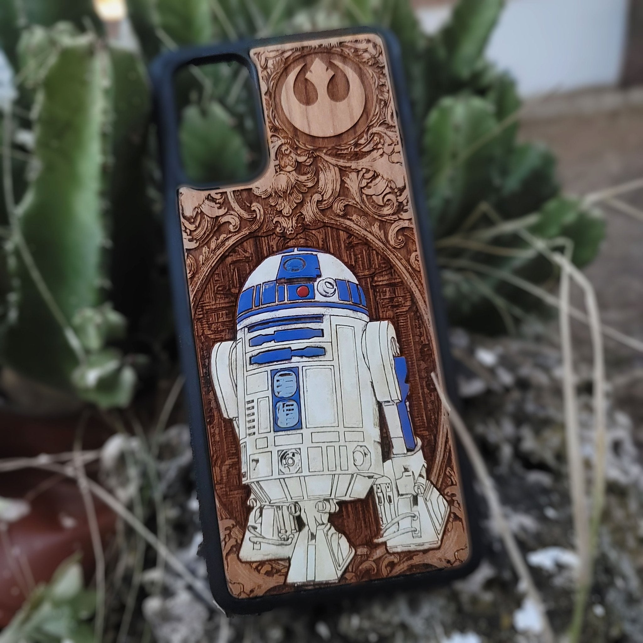 wood Phone case with R2-D2 design on iphone & galaxy