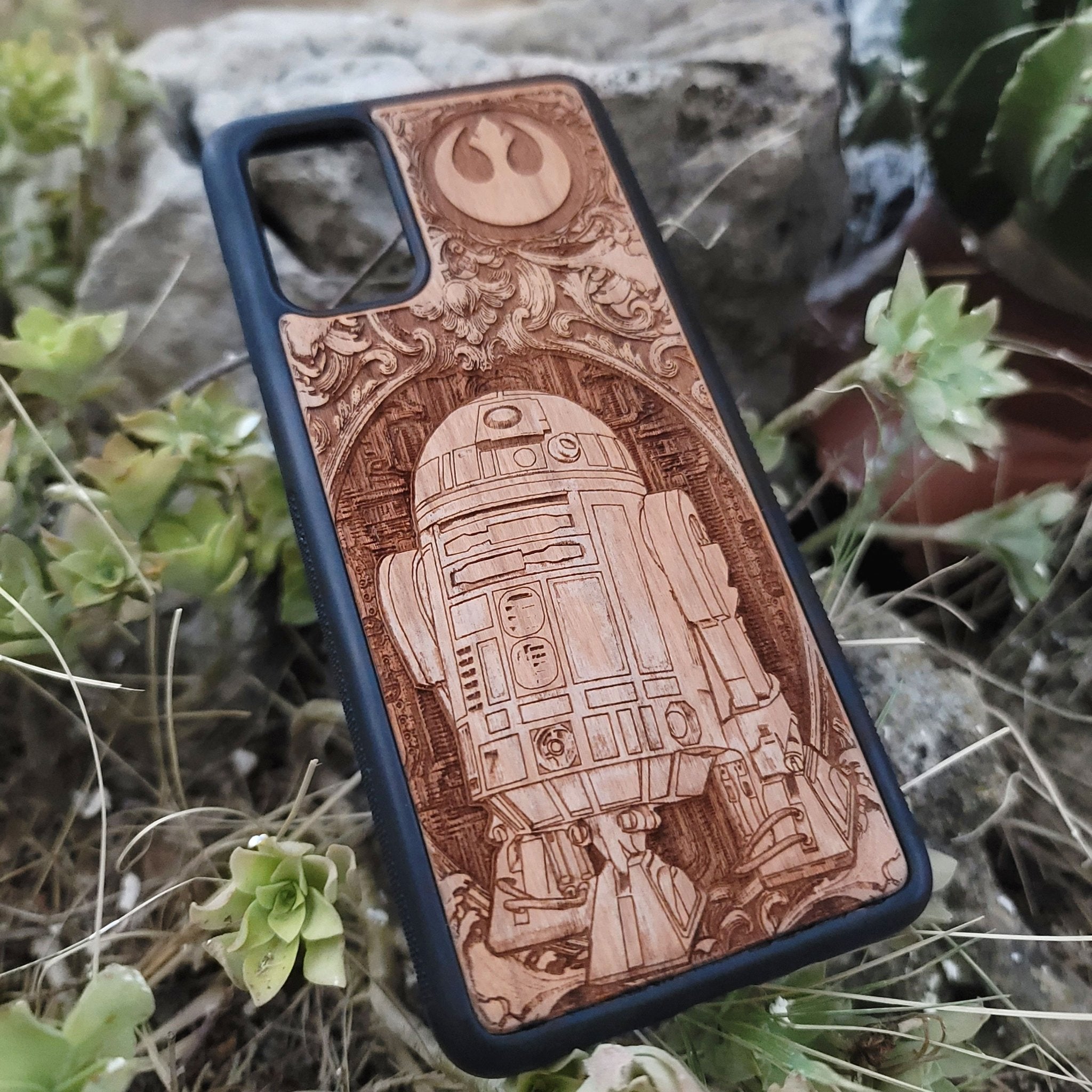 wood Phone case with engraved design of a r2d2 for iphone and galaxy