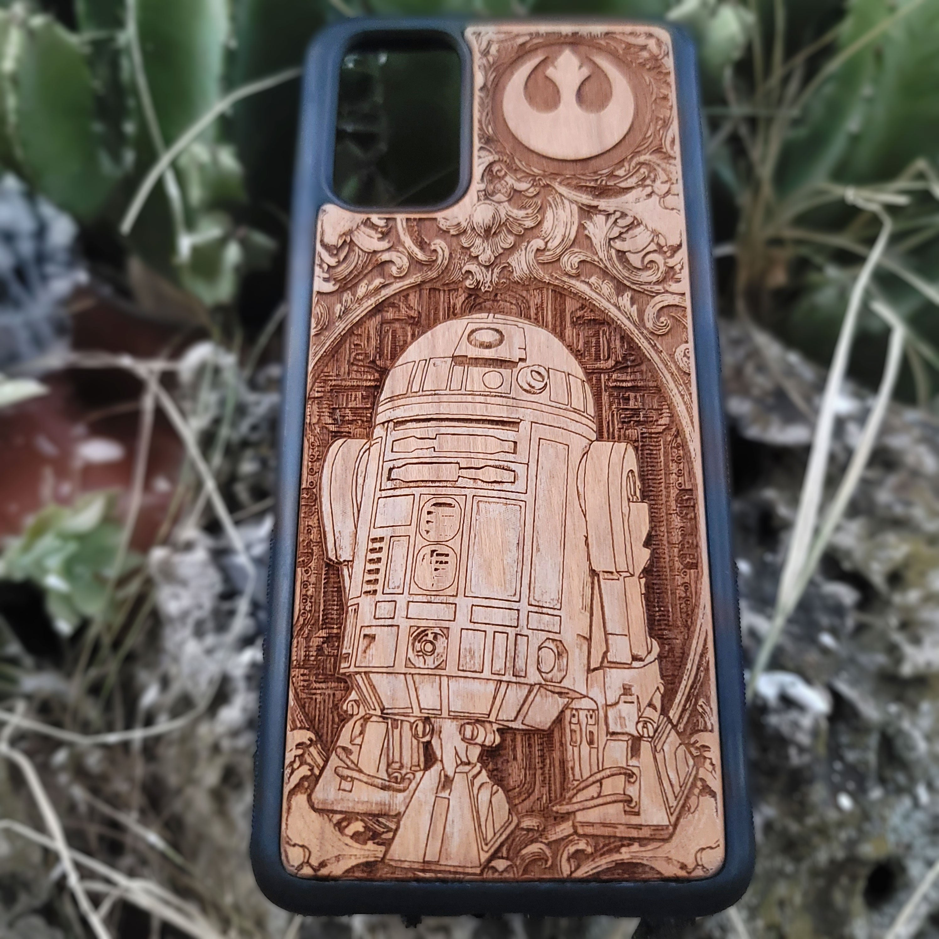 wood Phone case with engraved design of a r2d2 for iphone and galaxy