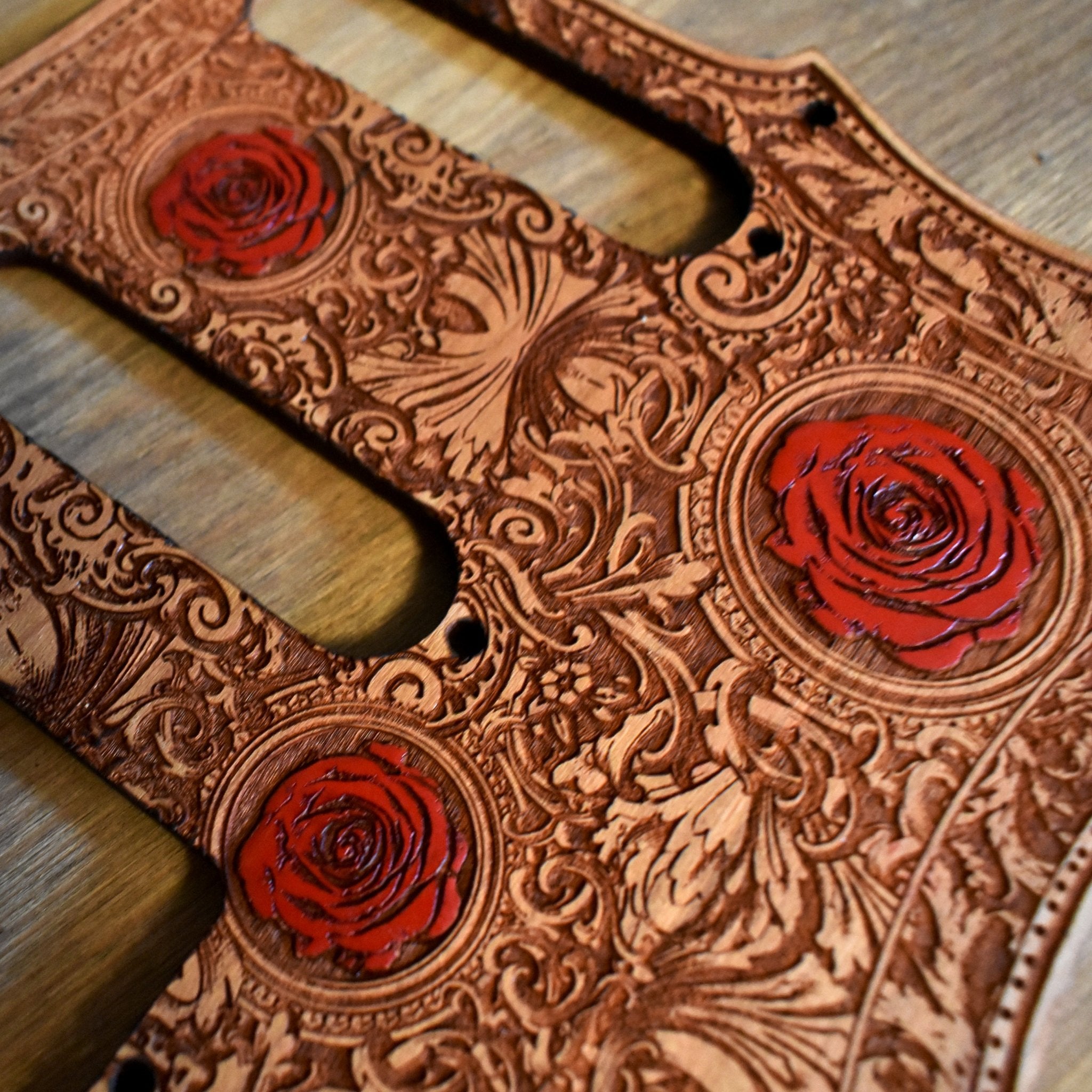 Golpeador de madera Stratocaster HSS y SSS - Rosas pintadas a mano