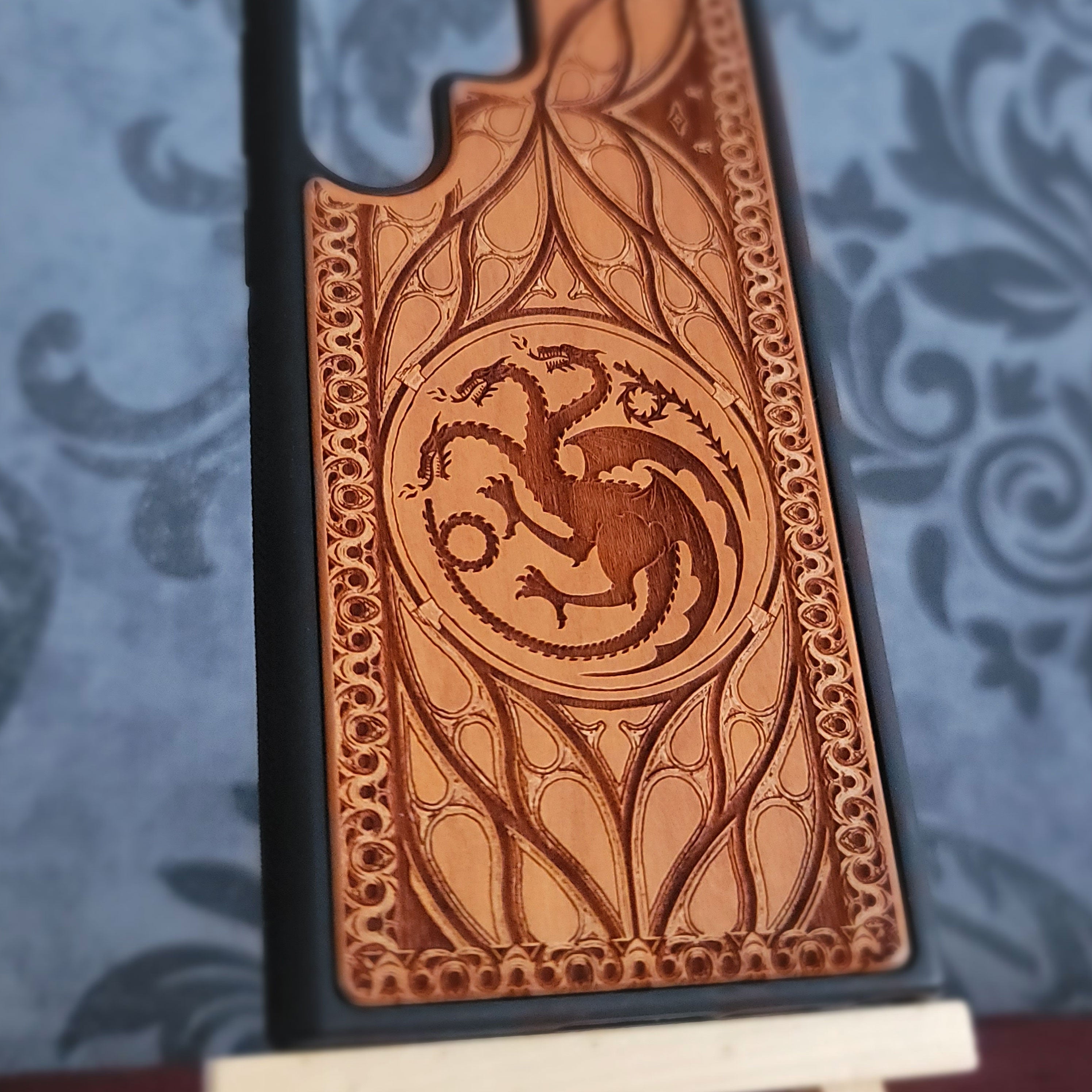 Handyhülle aus Holz – Benutzerdefiniertes Symbol Drachendesign