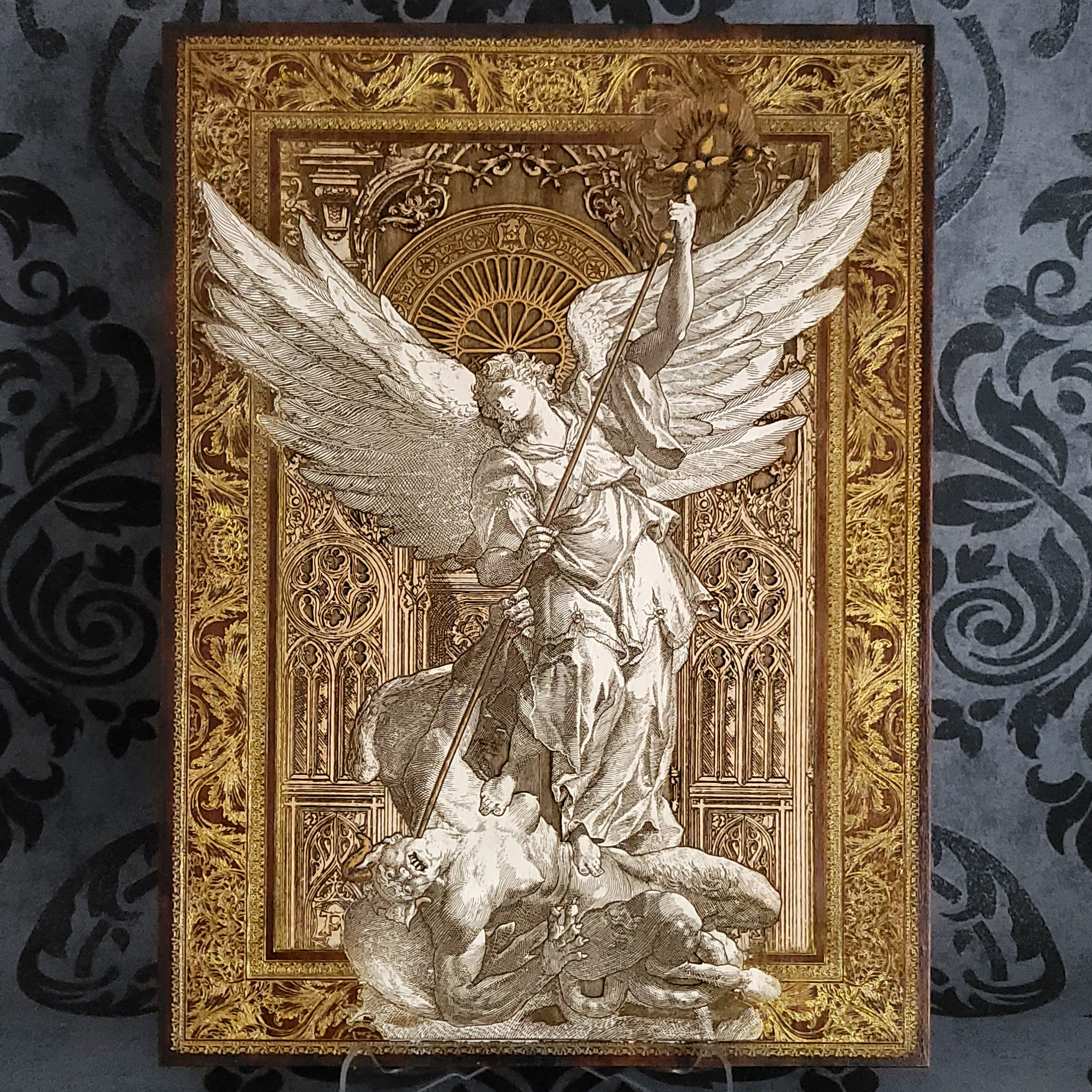 St. Michael der Erzengel II - Großes, ahornfarbenes Holz