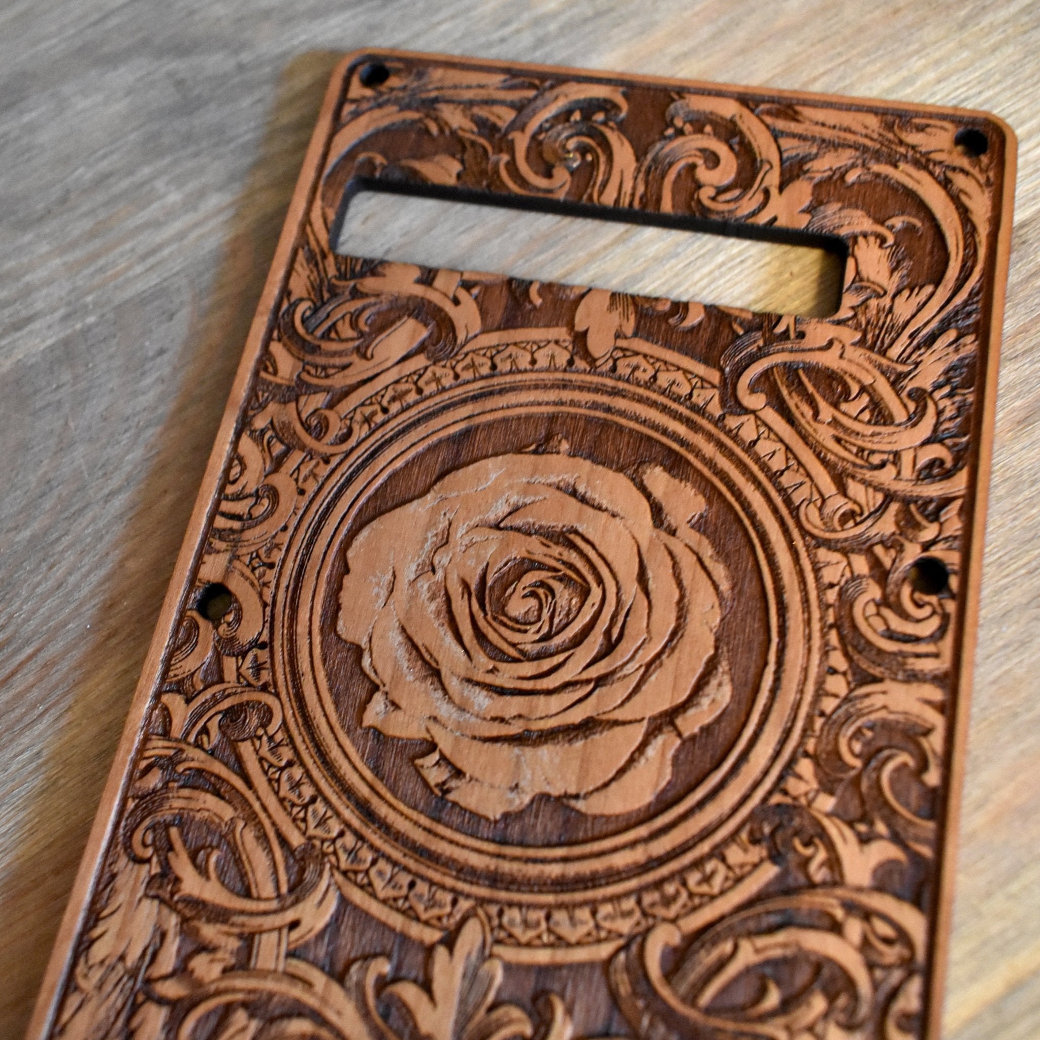 Handcrafted tremolo Stratocaster cover – cherry wood, engraved art design