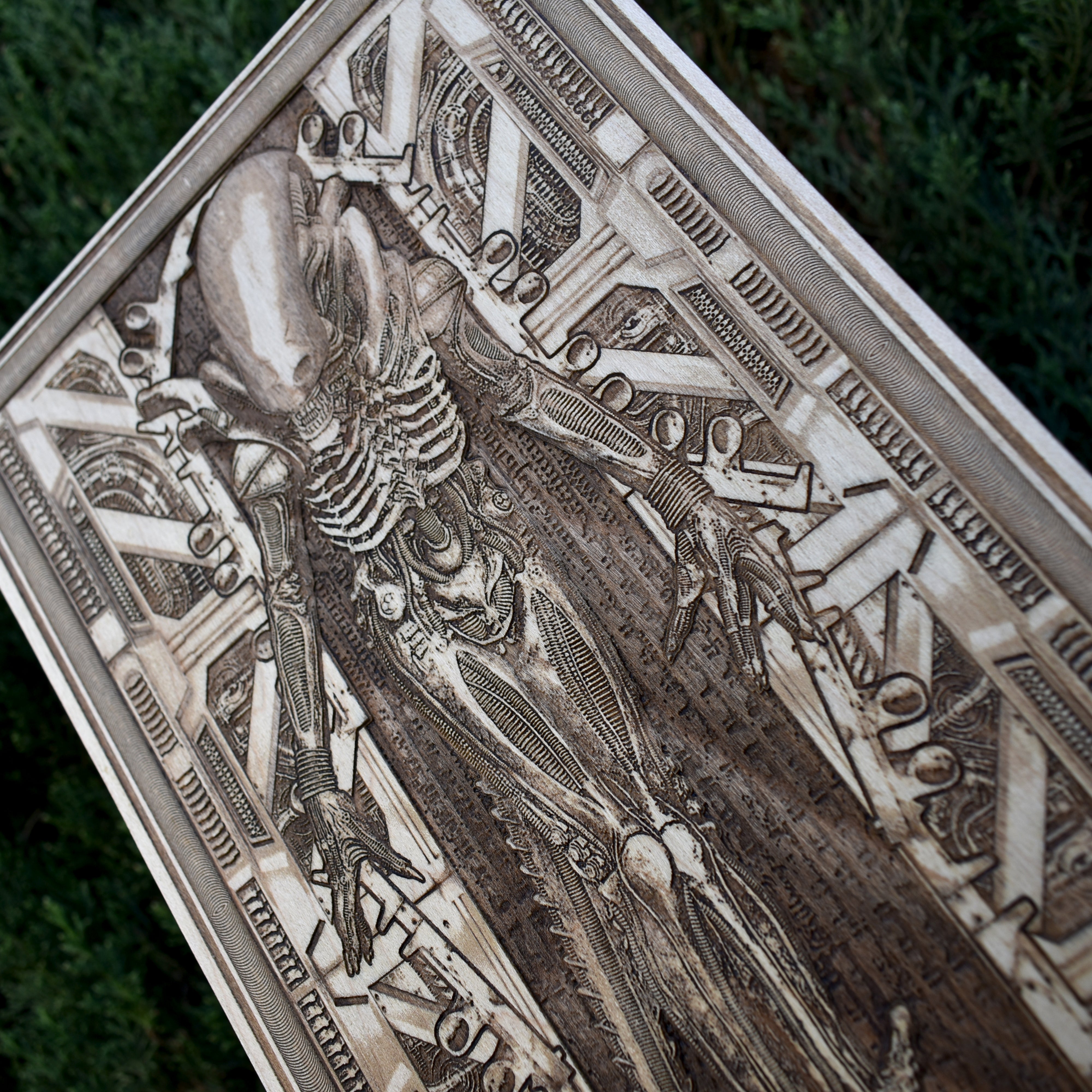 Engraved extraterrestrial creature wood decor for movie fans