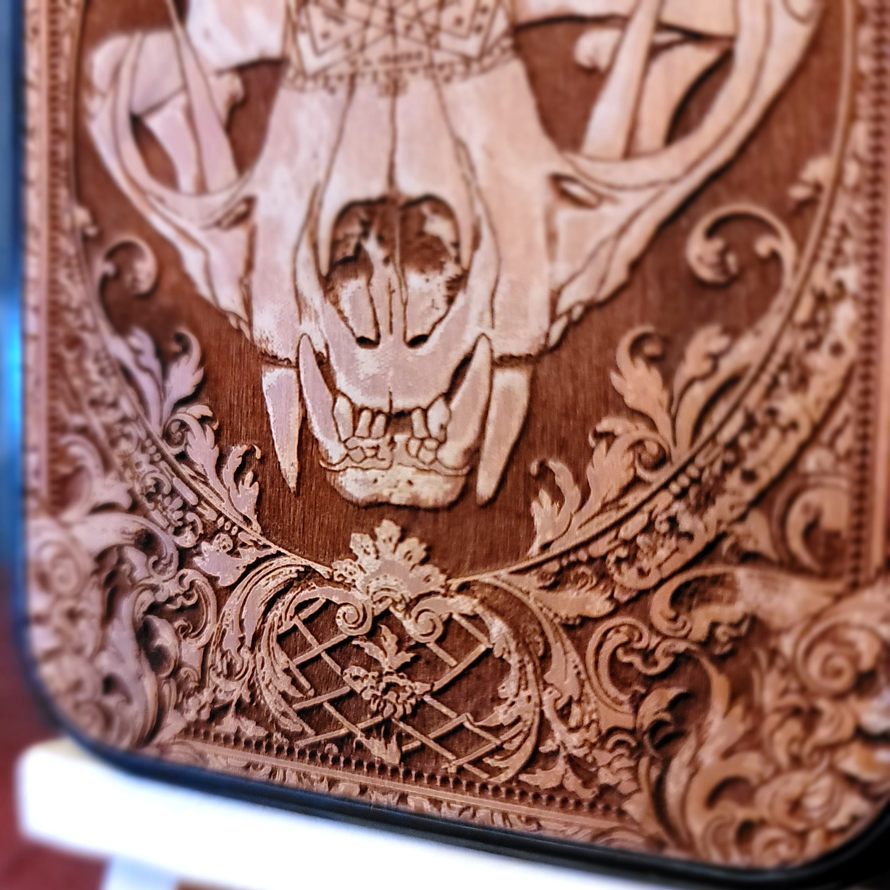 The Cursed - Handyhülle aus Holz