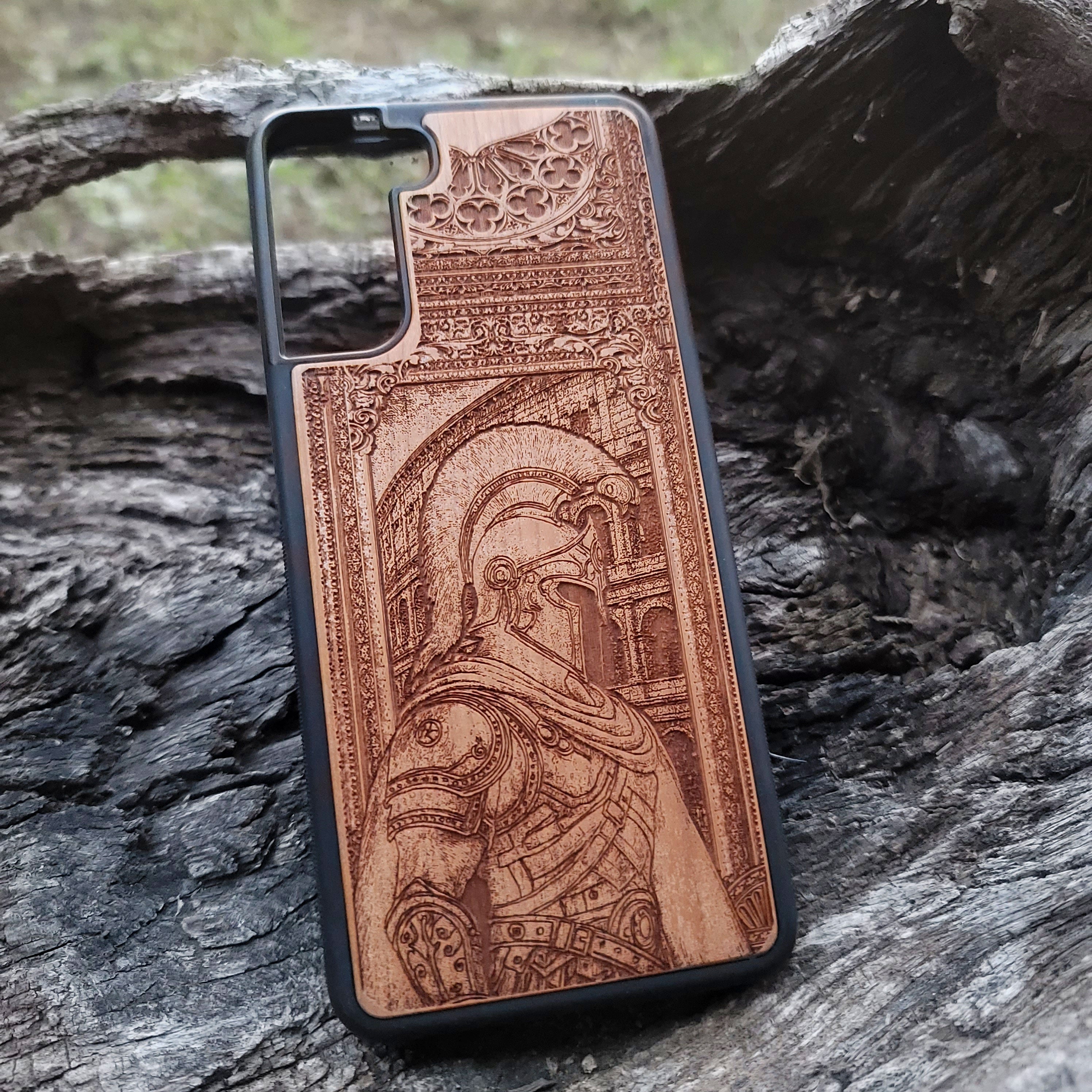 Engraved Roman centurion wood phone case – fits iPhone 16, Galaxy S25 – historical warrior design