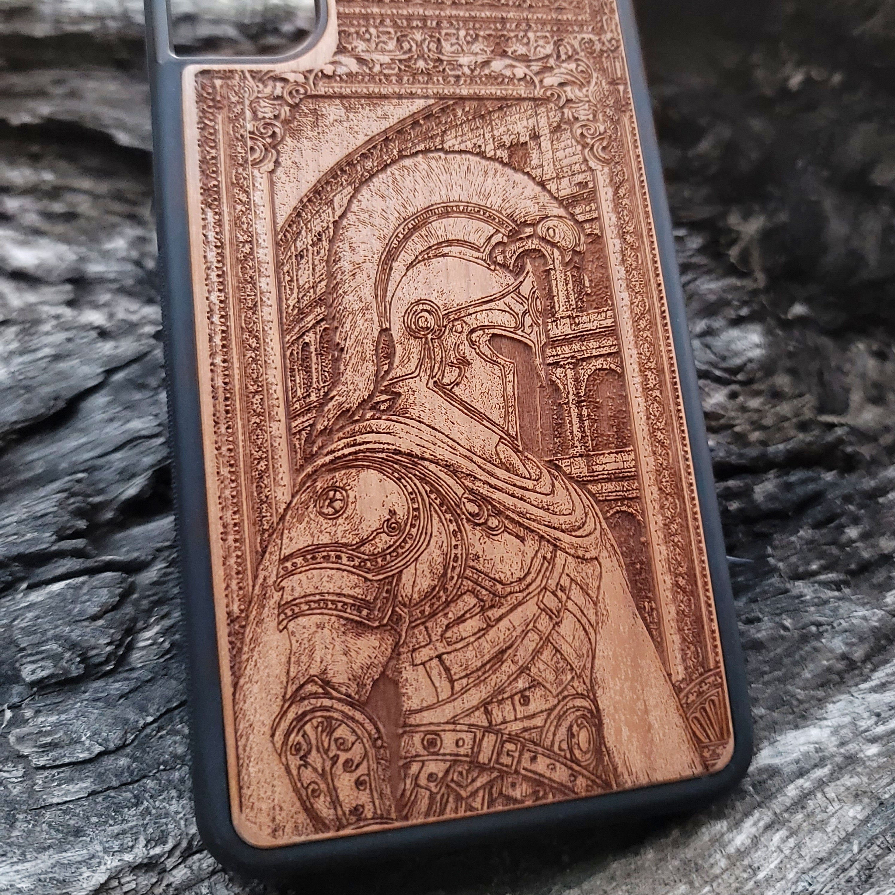 Engraved Roman centurion wood phone case – fits iPhone 16, Galaxy S25 – historical warrior design