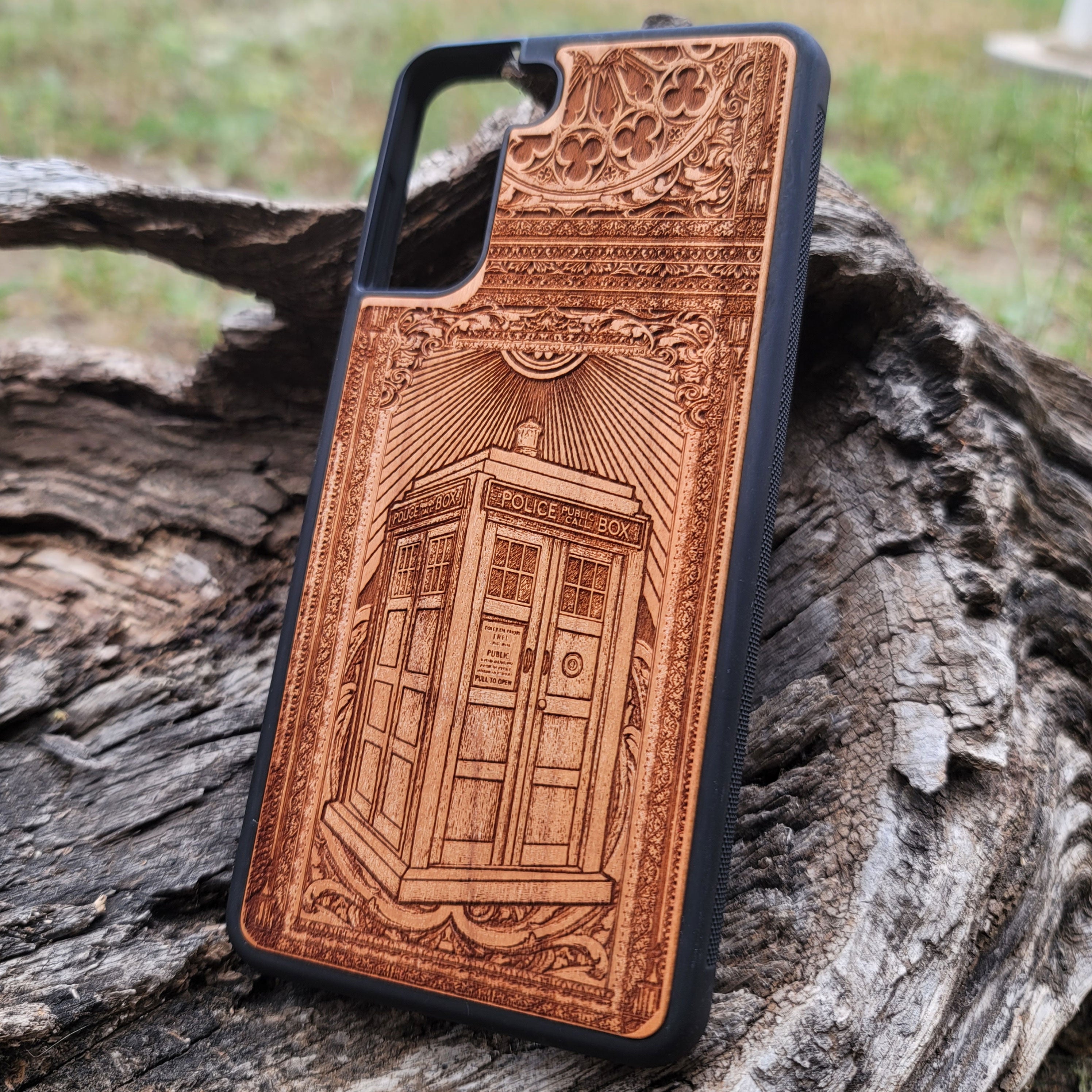 Doctor Who TARDIS wood phone case – police box design for iPhone 16, Galaxy S25 – engraved sci-fi art