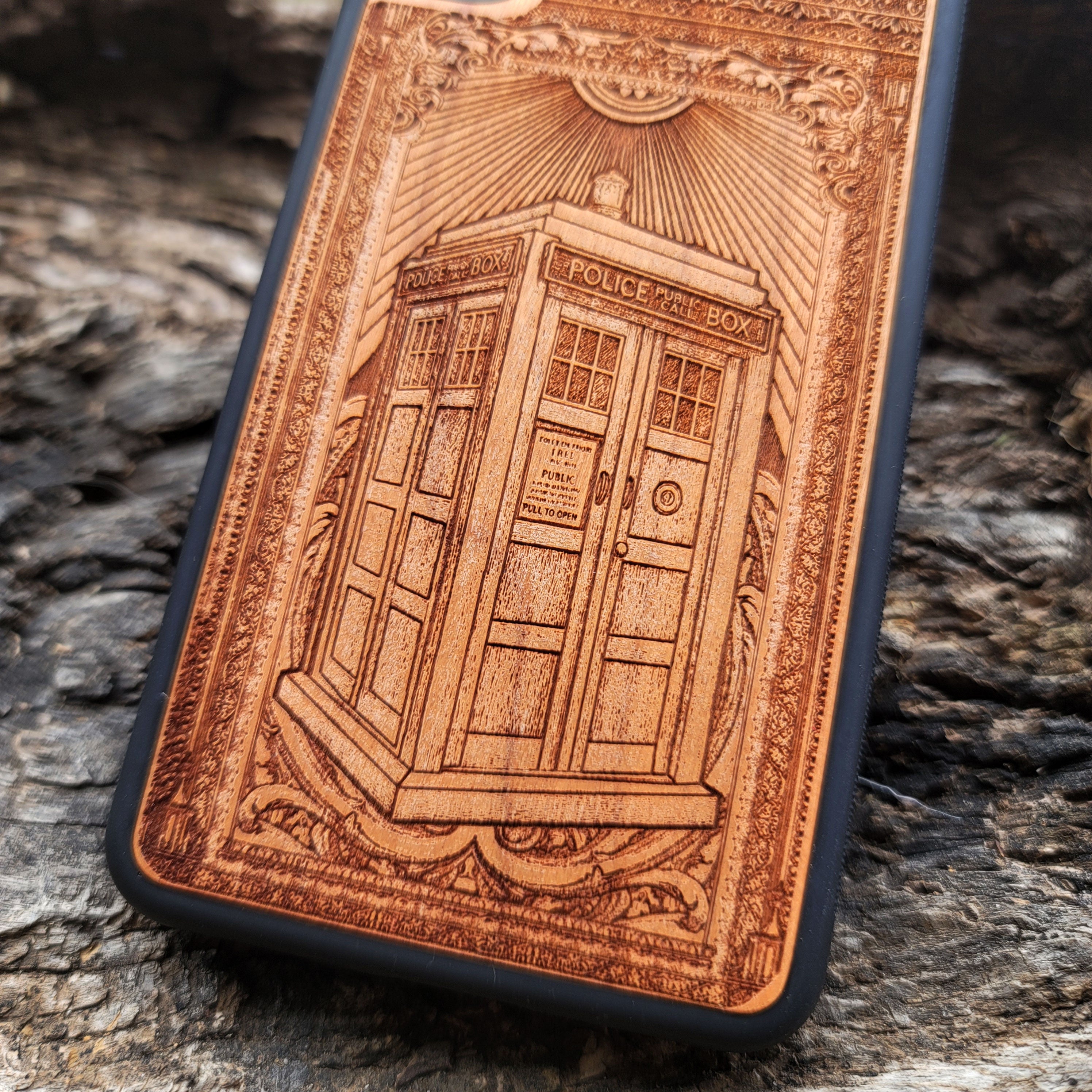 Doctor Who TARDIS wood phone case – police box design for iPhone 16, Galaxy S25 – engraved sci-fi art