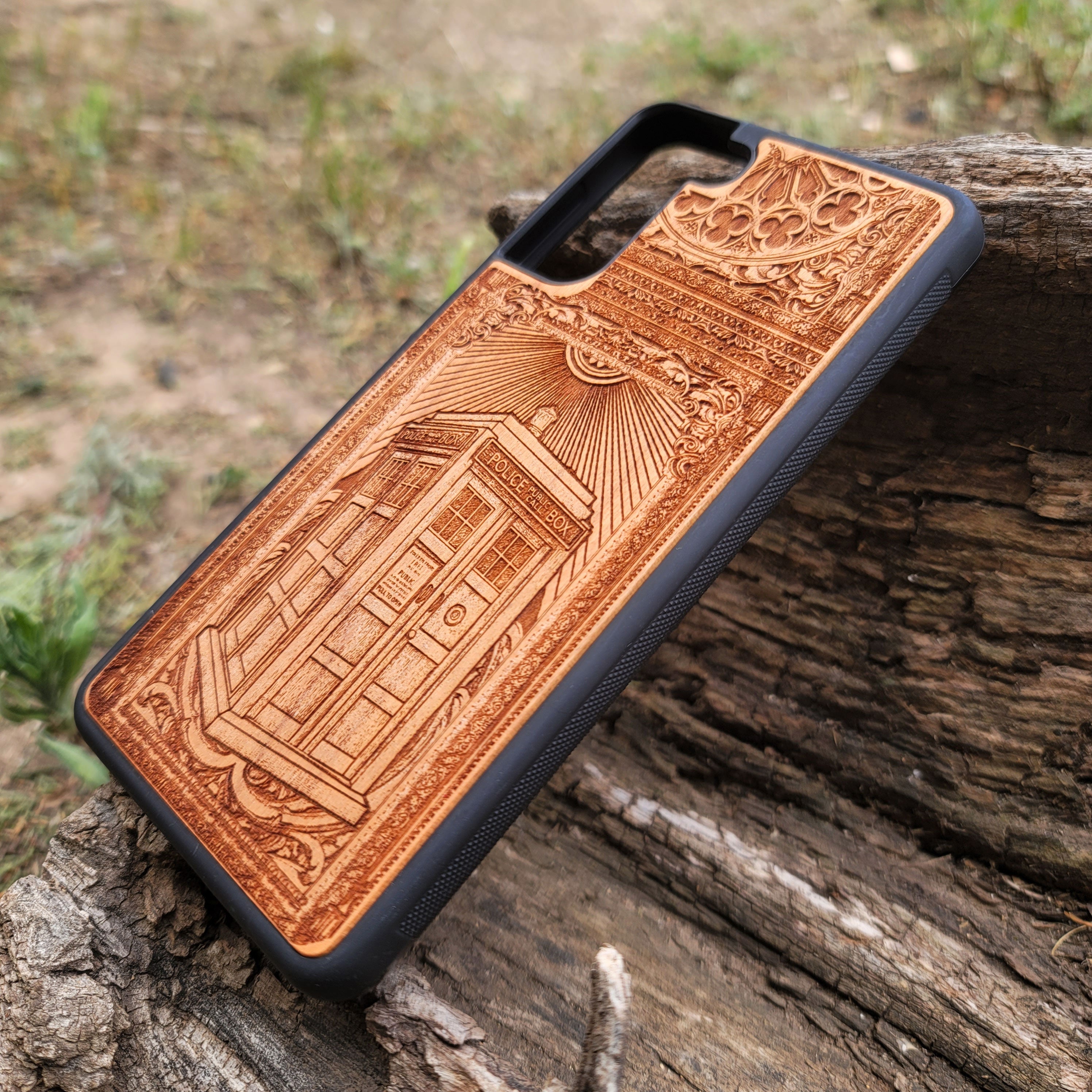 Doctor Who TARDIS wood phone case – police box design for iPhone 16, Galaxy S25 – engraved sci-fi art