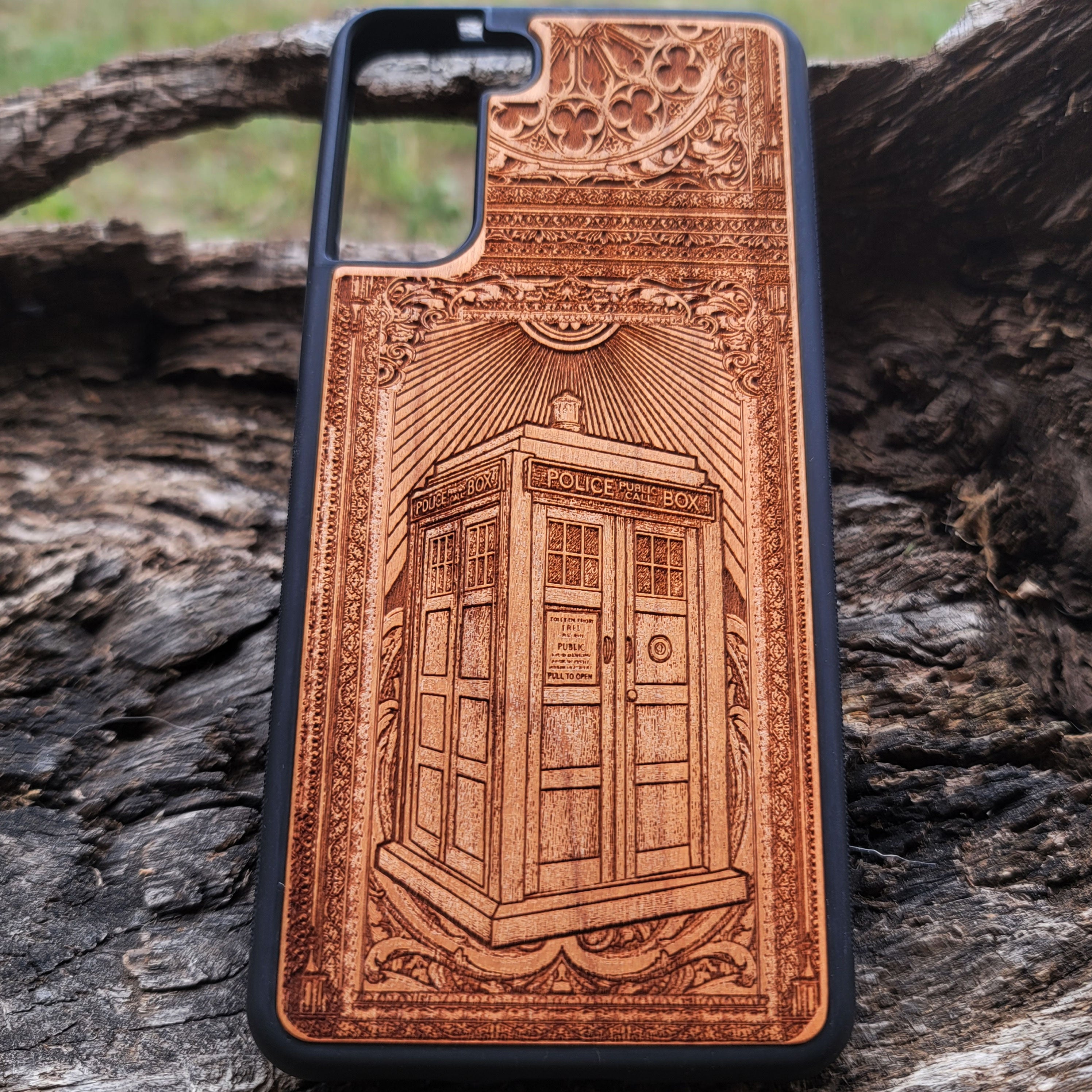 Doctor Who TARDIS wood phone case – police box design for iPhone 16, Galaxy S25 – engraved sci-fi art