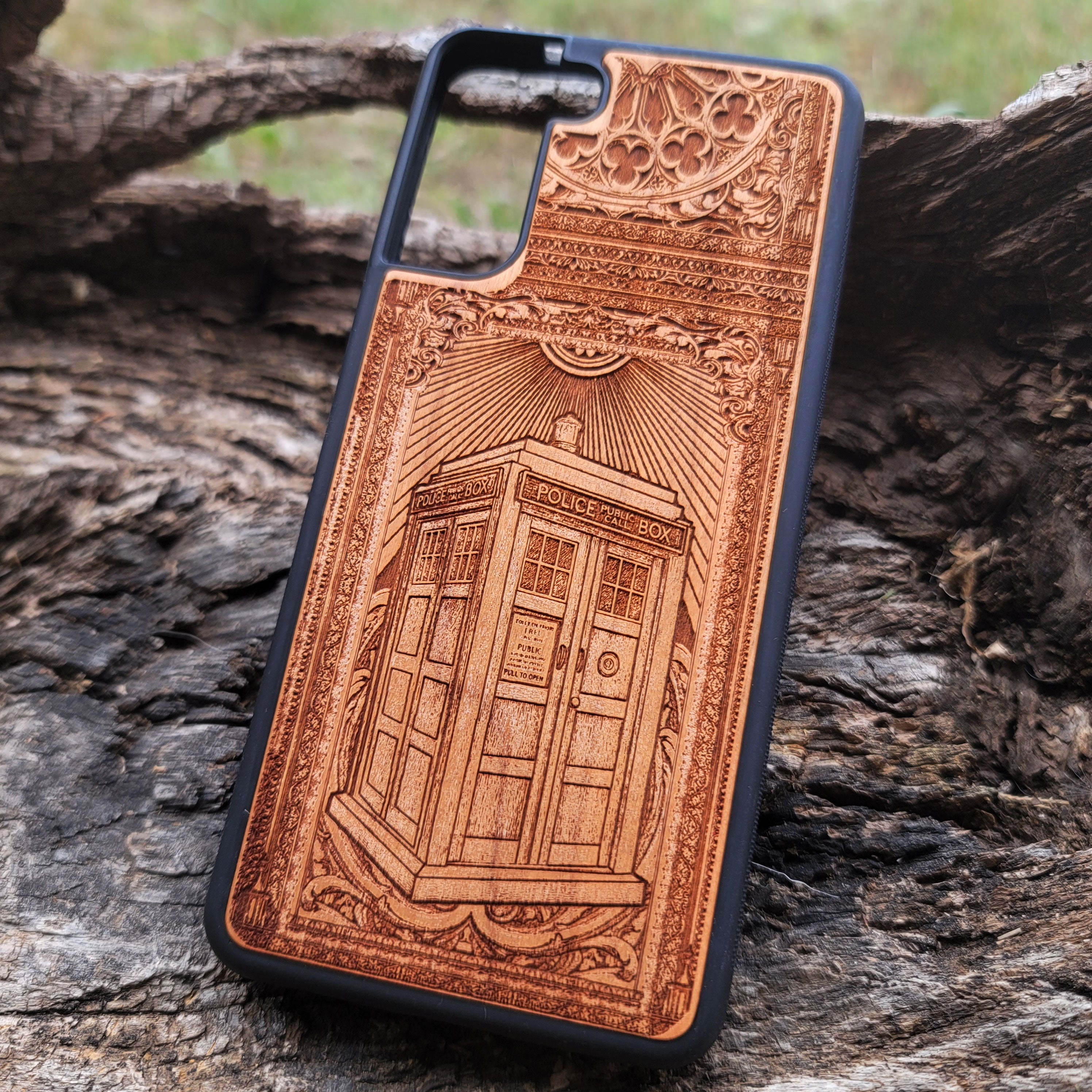 Doctor Who TARDIS wood phone case – police box design for iPhone 16, Galaxy S25 – engraved sci-fi art