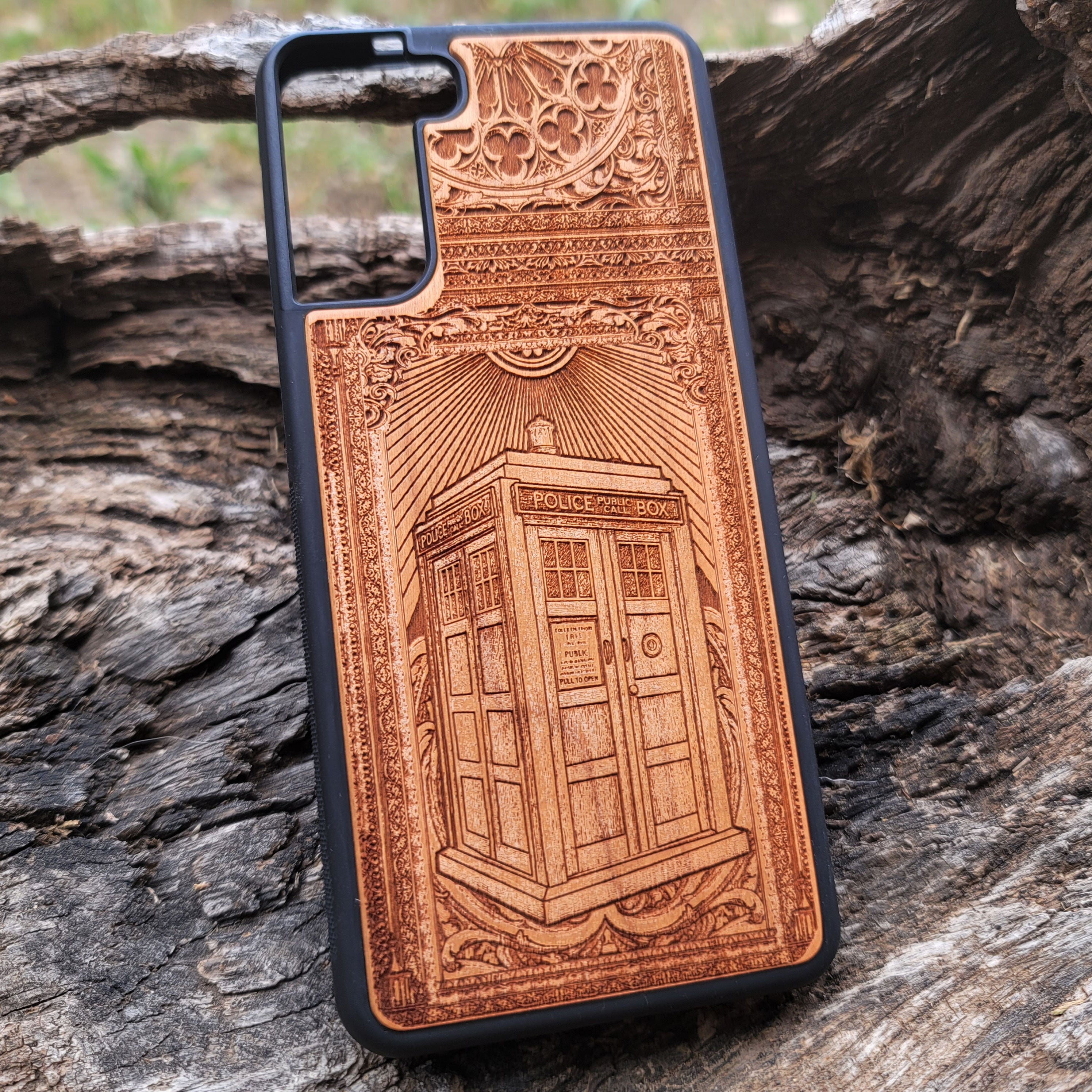 Doctor Who TARDIS wood phone case – police box design for iPhone 16, Galaxy S25 – engraved sci-fi art