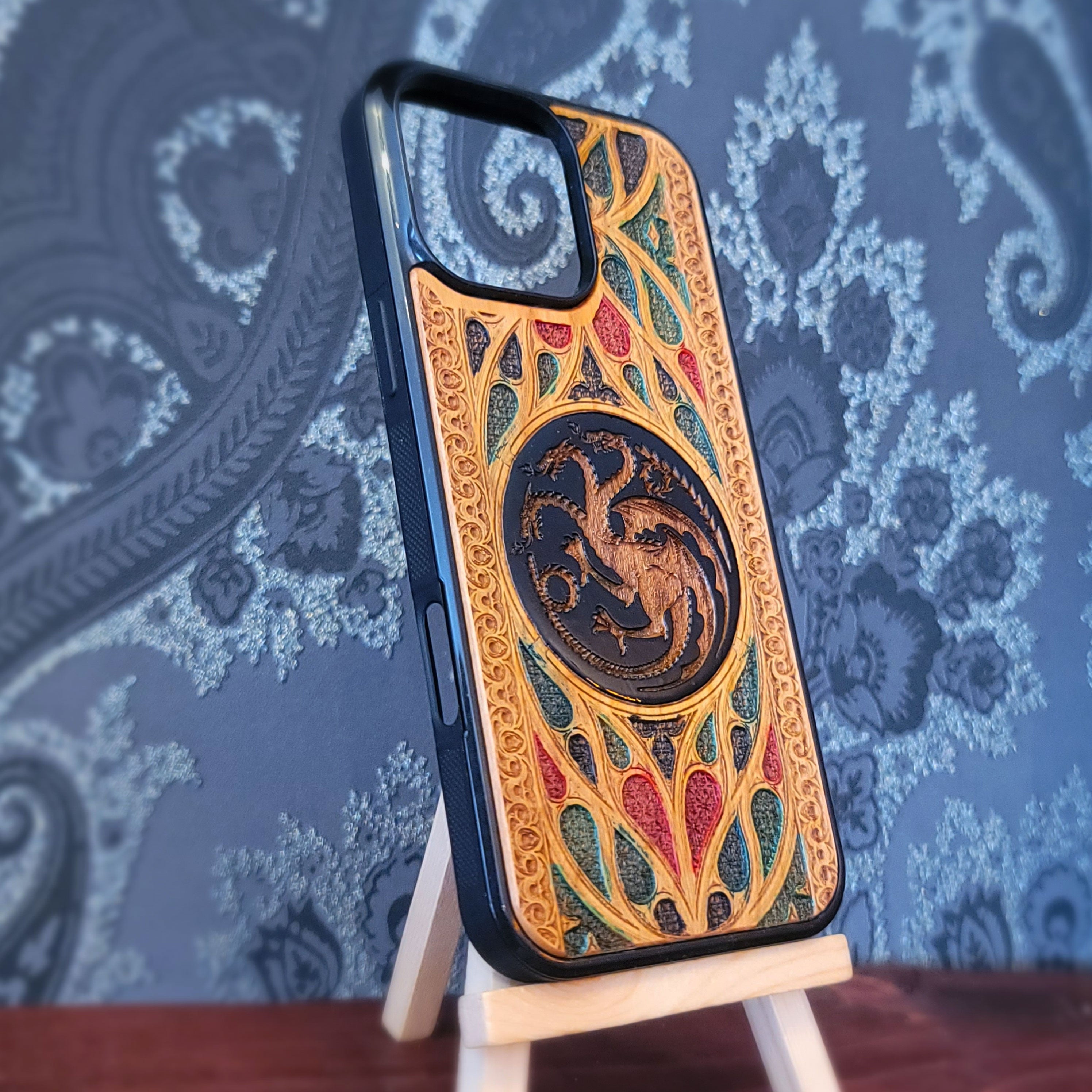 Funda de madera para teléfono GOT - Diseño gótico pintado a mano