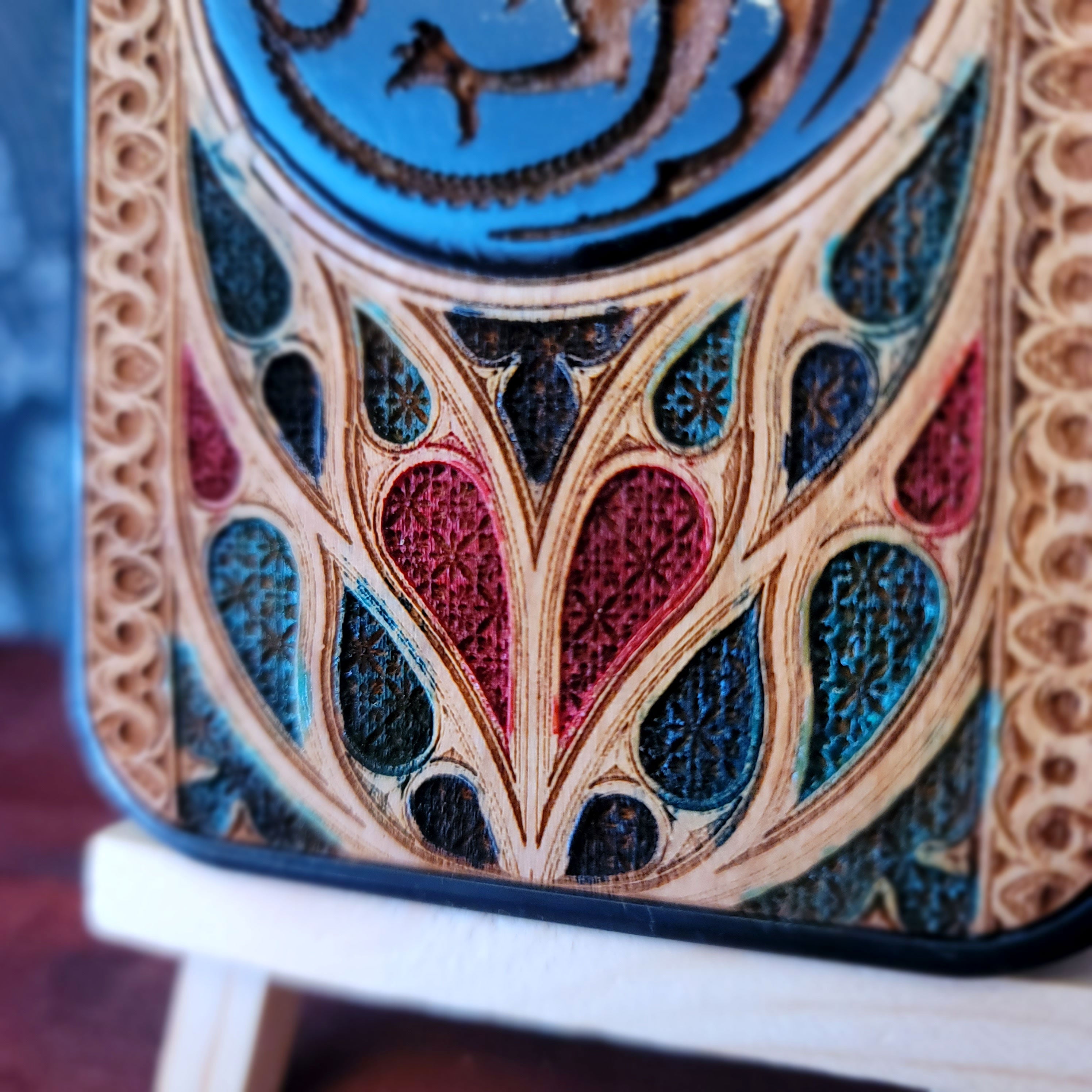 Funda de madera para teléfono GOT - Diseño gótico pintado a mano