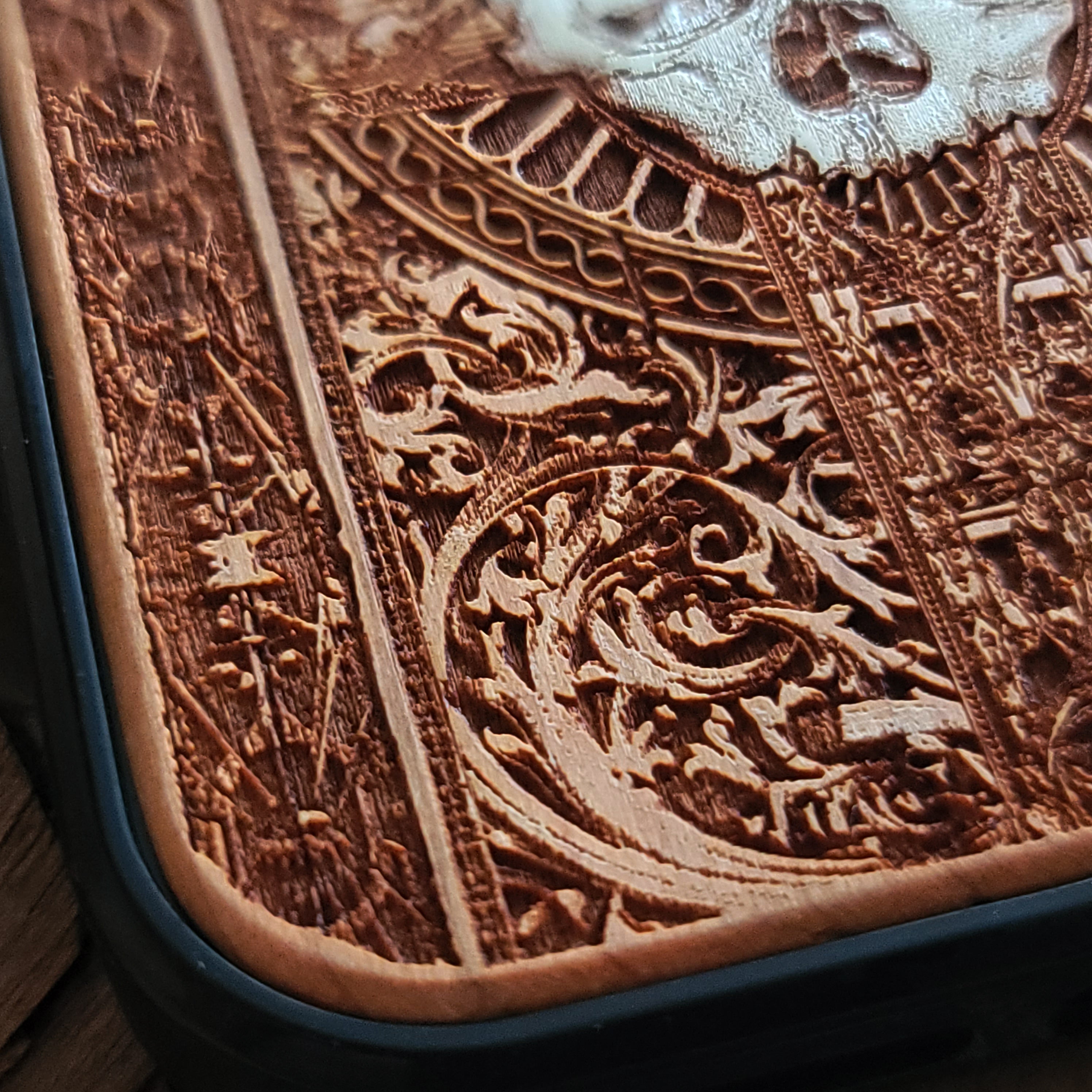Hand-painted cross skull wooden phone case, laser-engraved on cherrywood. Compatible with iPhone -11 Pro Max, Galaxy S-S20. Gothic-inspired phone case with skull art.