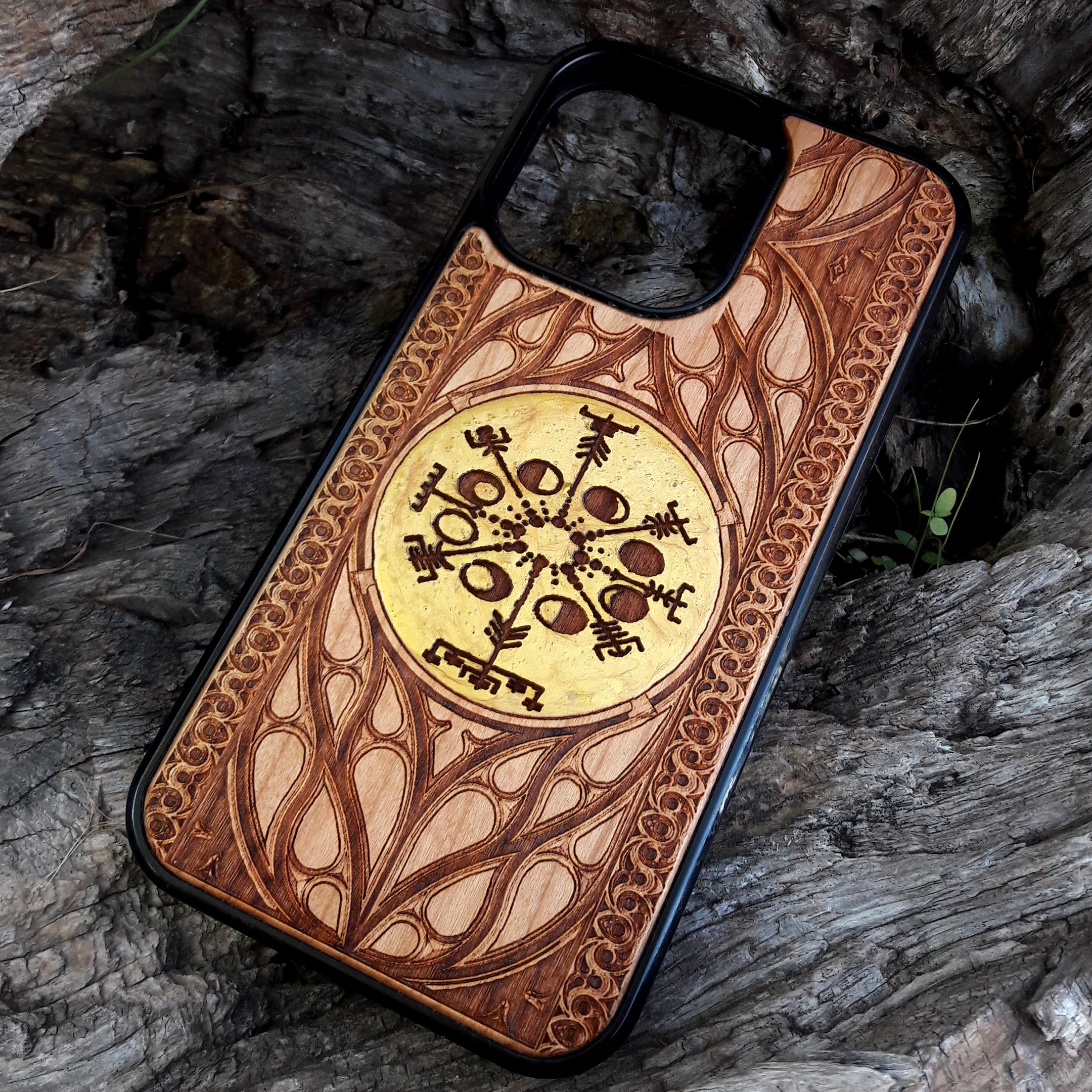 iPhone & Samsung Galaxy Holz Handyhülle -Artwork "Rad der Zeit" Gold bemalt