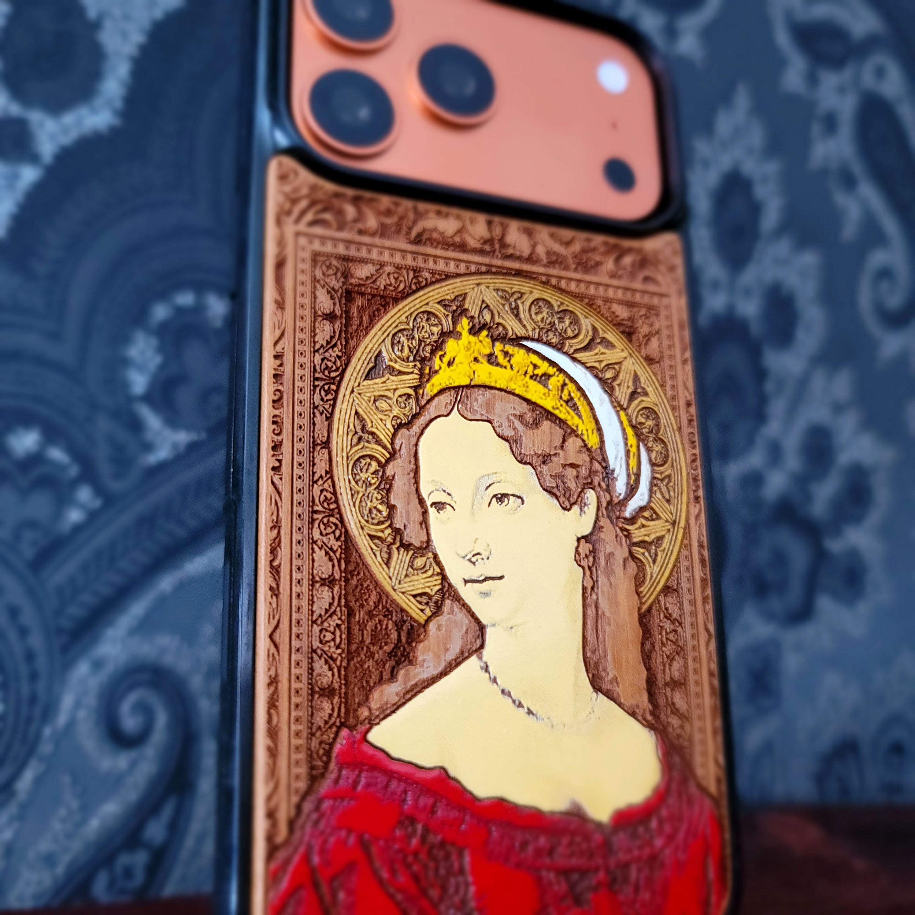 Renaissance duchess Lady Wooden Phone Case – Hand-Painted & Laser Engraved | iPhone & Galaxy Models