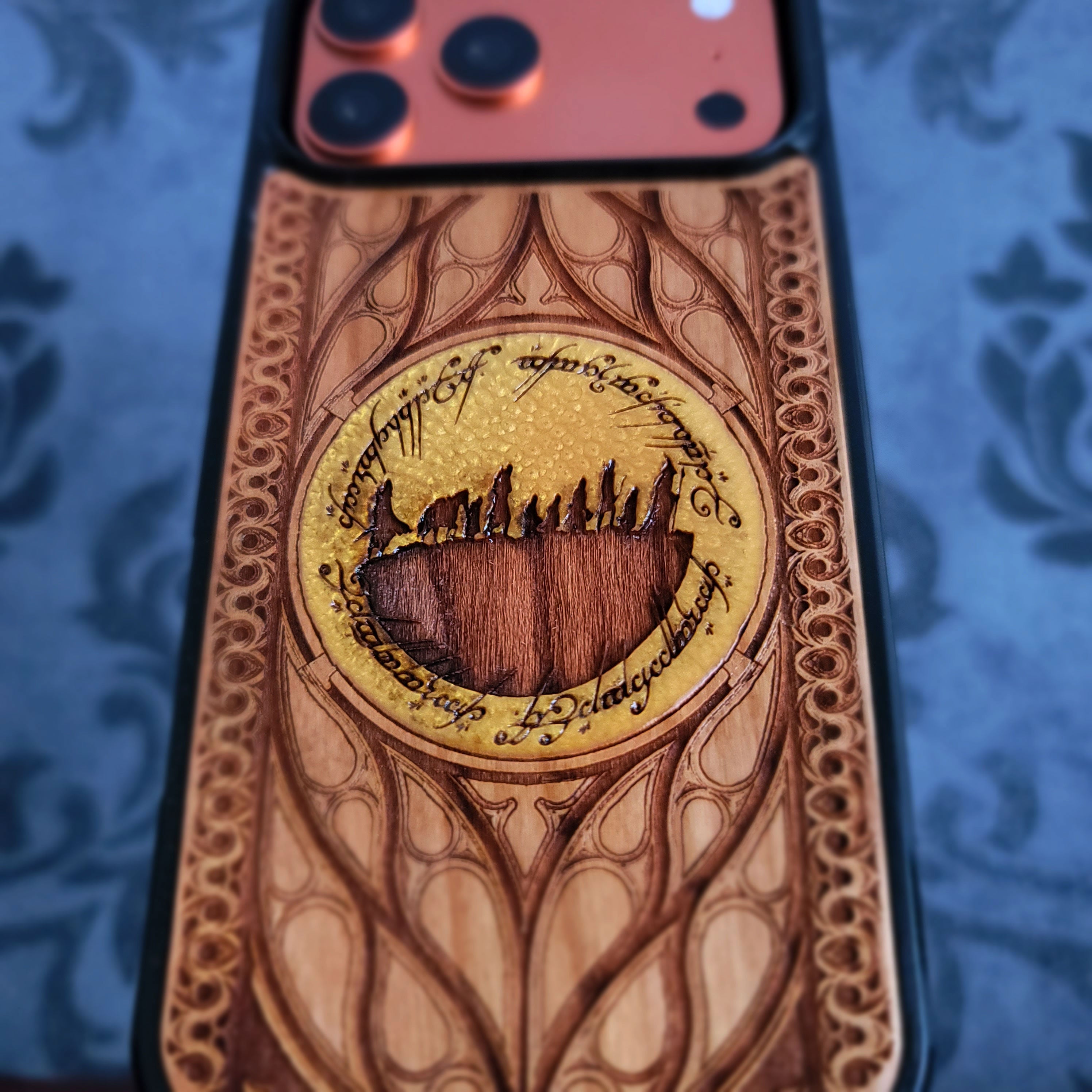 Handyhülle aus Holz - Individuelles Symboldesign V handbemalt