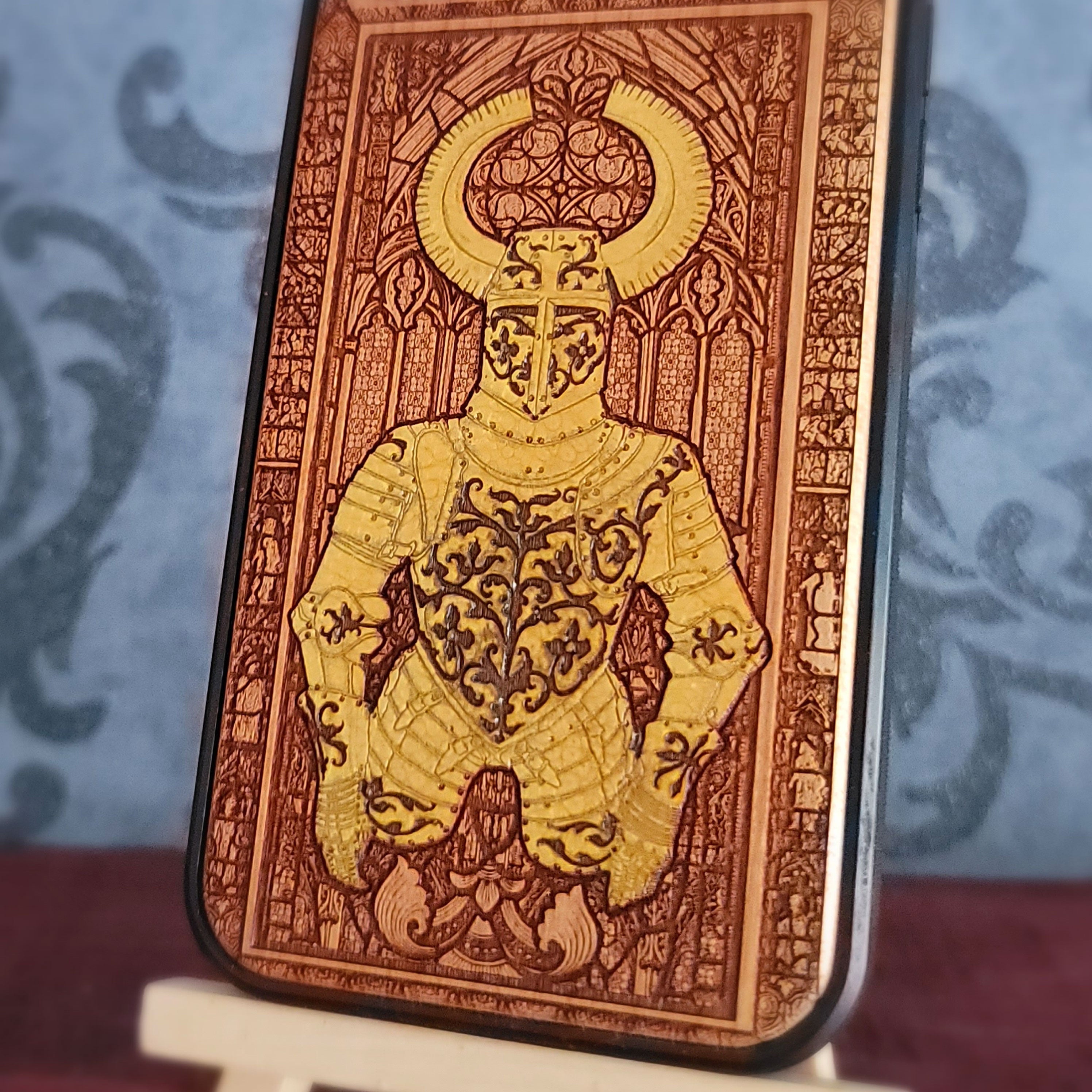 Mittelalterlicher Ritter "Honor" - Handyhülle aus Holz - Silber lackiert
