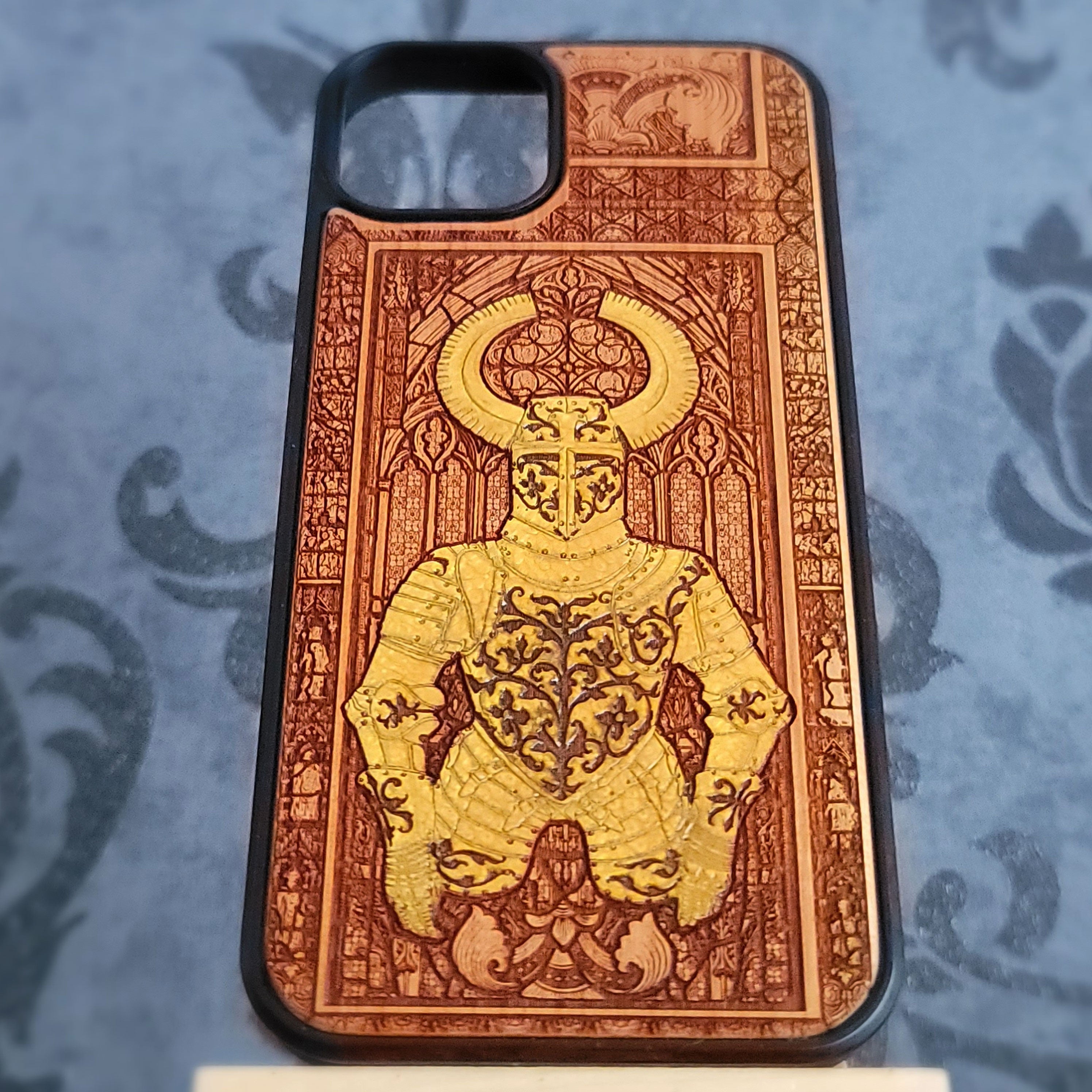 Mittelalterlicher Ritter "Honor" - Handyhülle aus Holz - Silber lackiert
