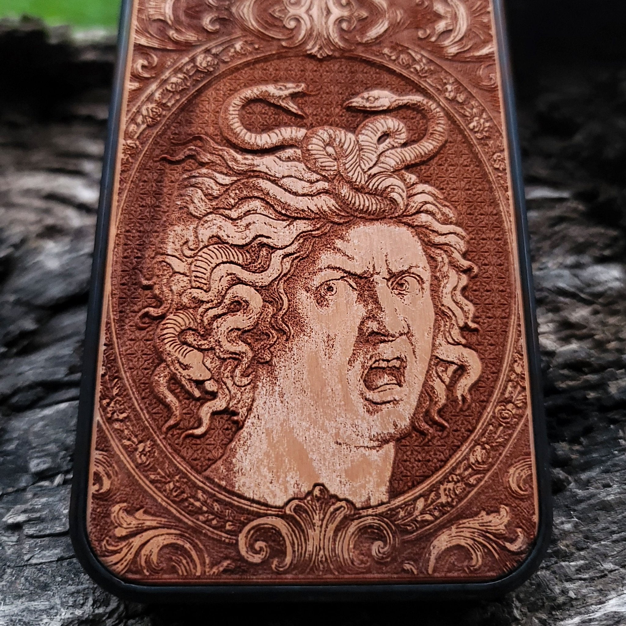 Medusa snake hair phone case wood Galaxy S24 iPhone