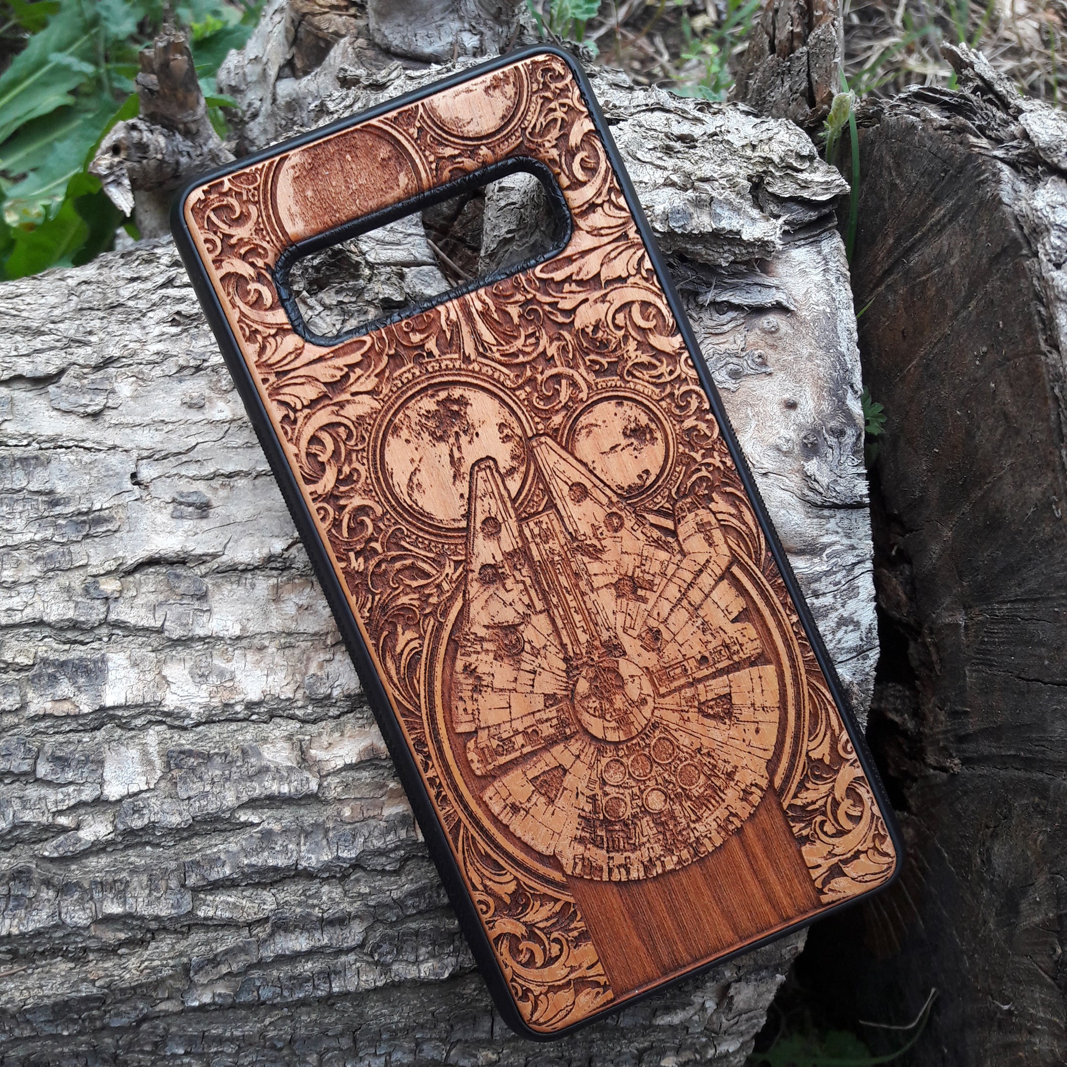 Star Wars Millennium Falcon phone case for iPhone & Galaxy, wooden and engraved
