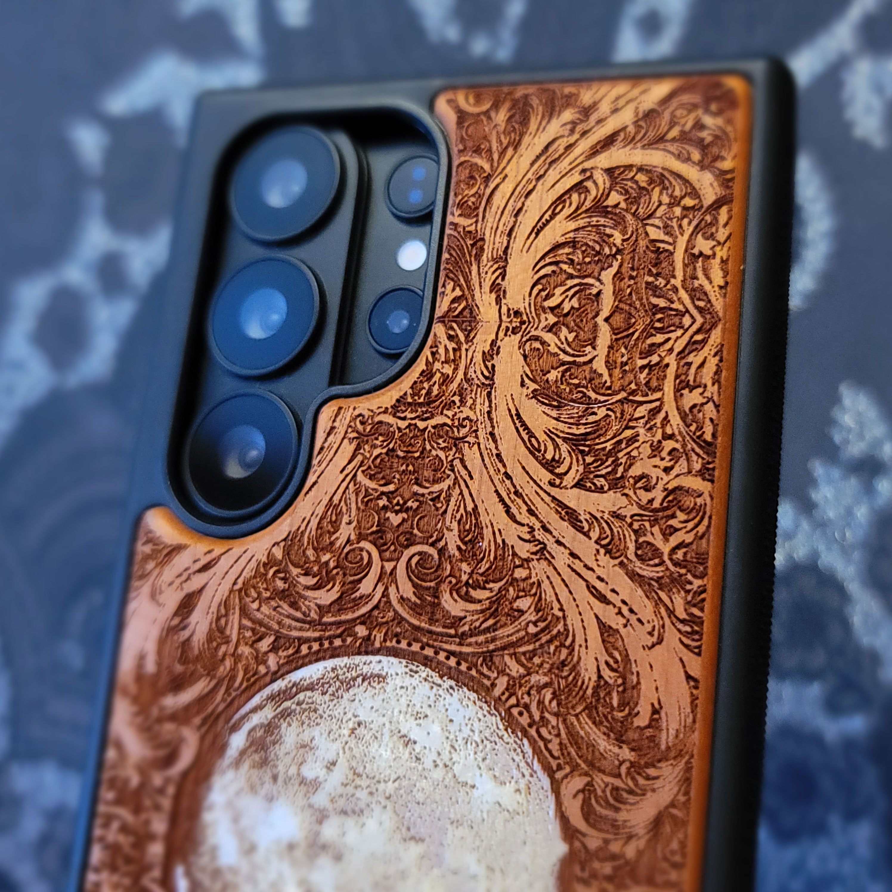 Mond - Handyhülle aus Holz - Handbemalt
