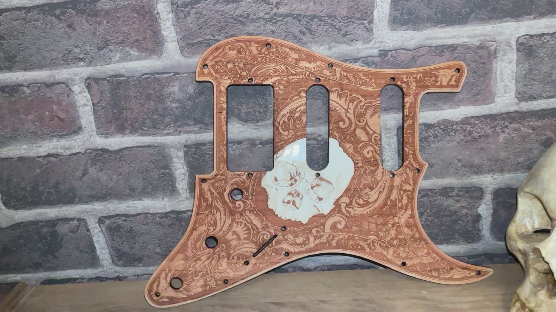 Golpeador de madera Stratocaster HSS y SSS - Cráneo humano frontal pintado a mano