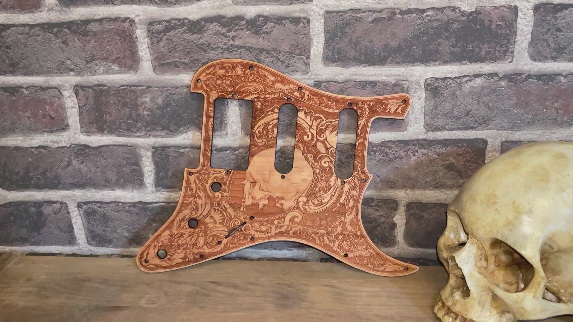 Golpeador de madera Stratocaster HSS y SSS - Lado de calavera humana