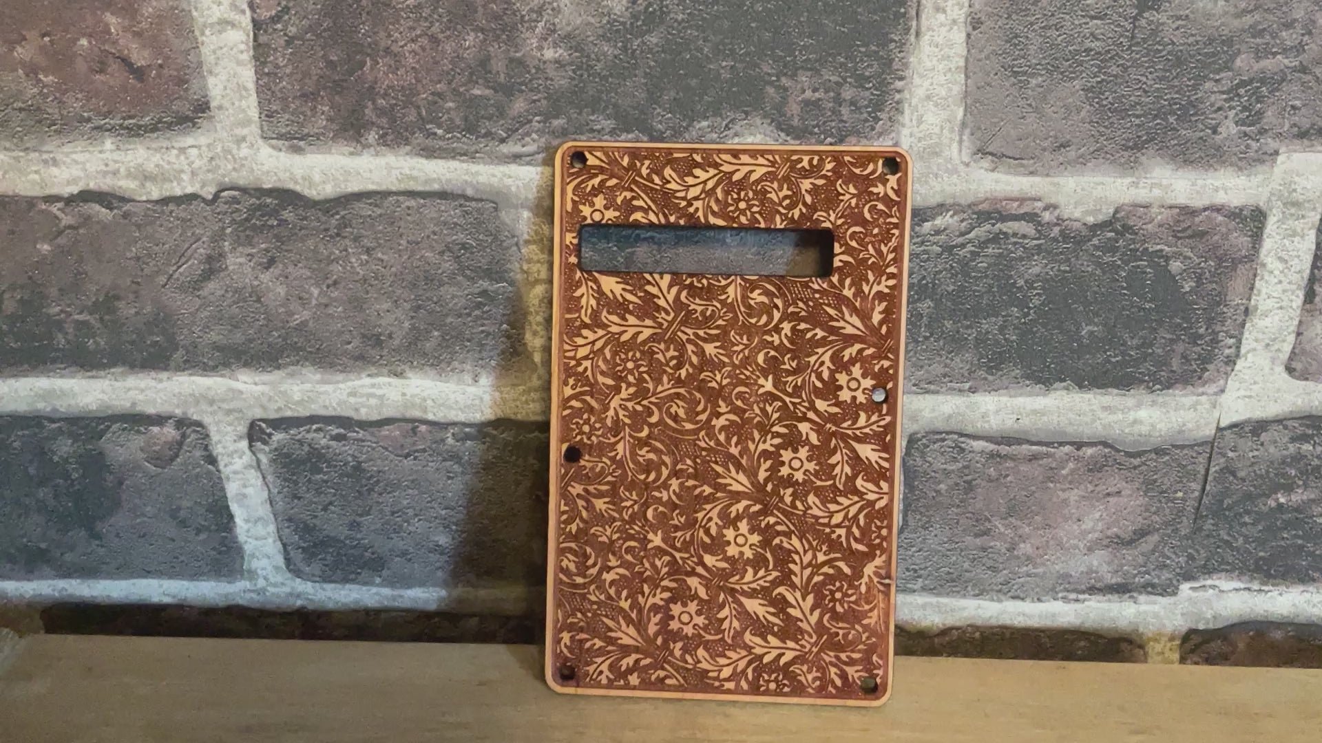 Cubierta de trémolo Gothic III para guitarra eléctrica Stratocaster