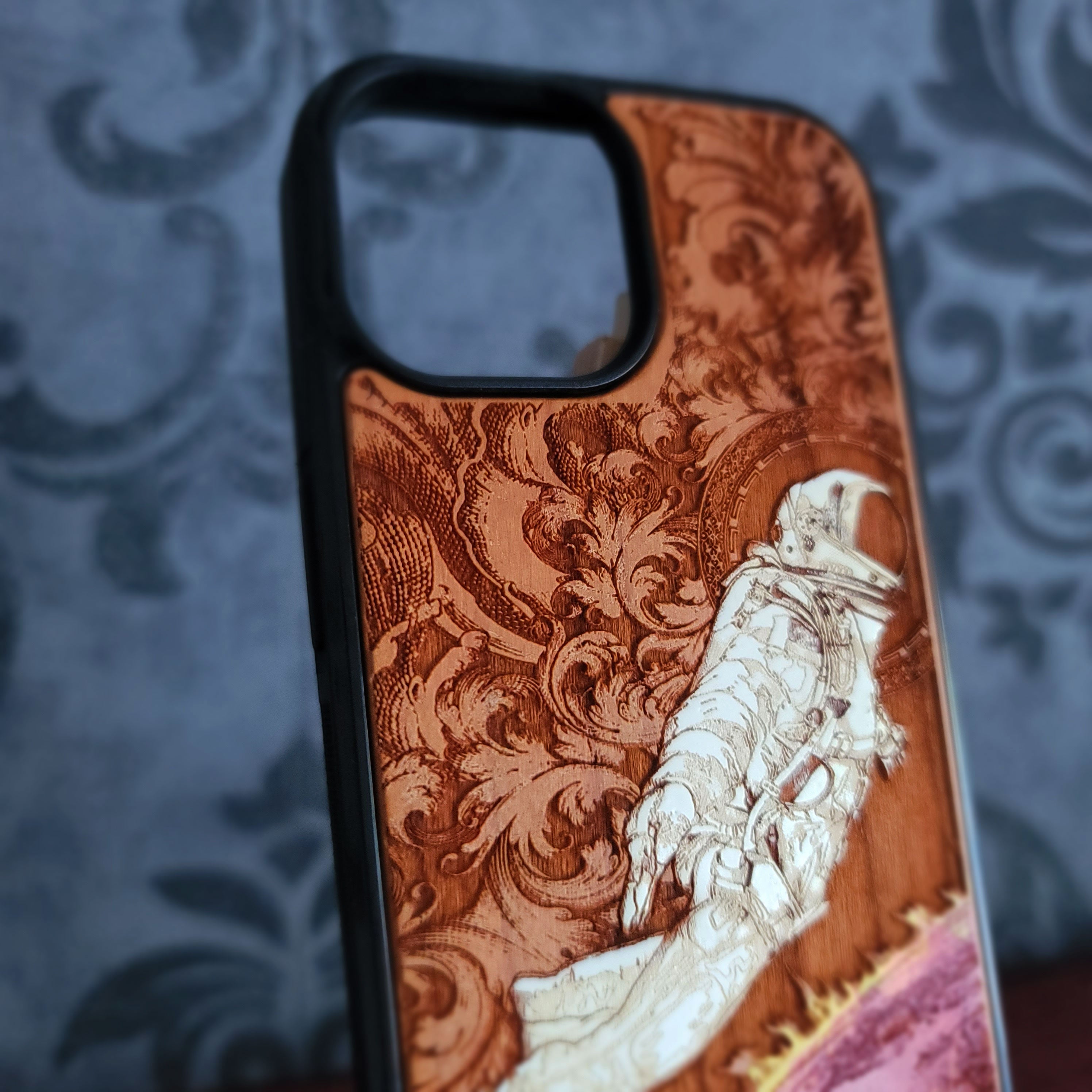 Funda de madera para iPhone y Samsung Galaxy - Obra de arte "Atmósfera en movimiento" pintada a mano