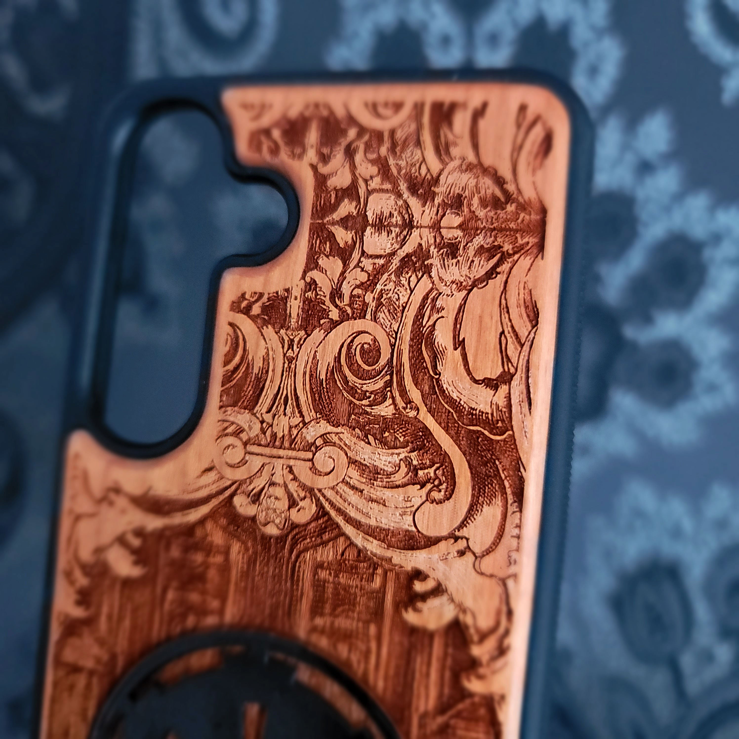 Galactic Empire Logo Holz Handytasche bemalt