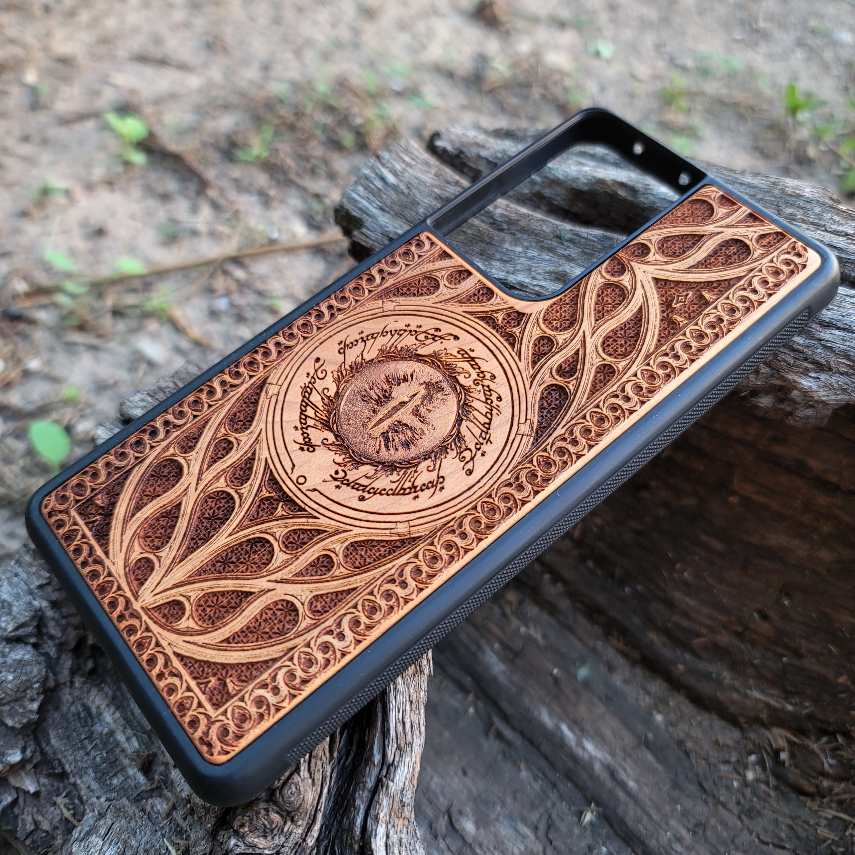 Lord of the Rings wood phone case featuring the Eye of Sauron surrounded by Elvish script and intricate detailing. Laser-engraved for a unique and durable design, this case is compatible with iPhone , 15, 14, 13, 12, 11, Pro Max, Mini, and Samsung Galaxy S, S24, S23, S22, S21, S20 Ultra, Plus, Note 20. A stylish and protective accessory for Tolkien fans.