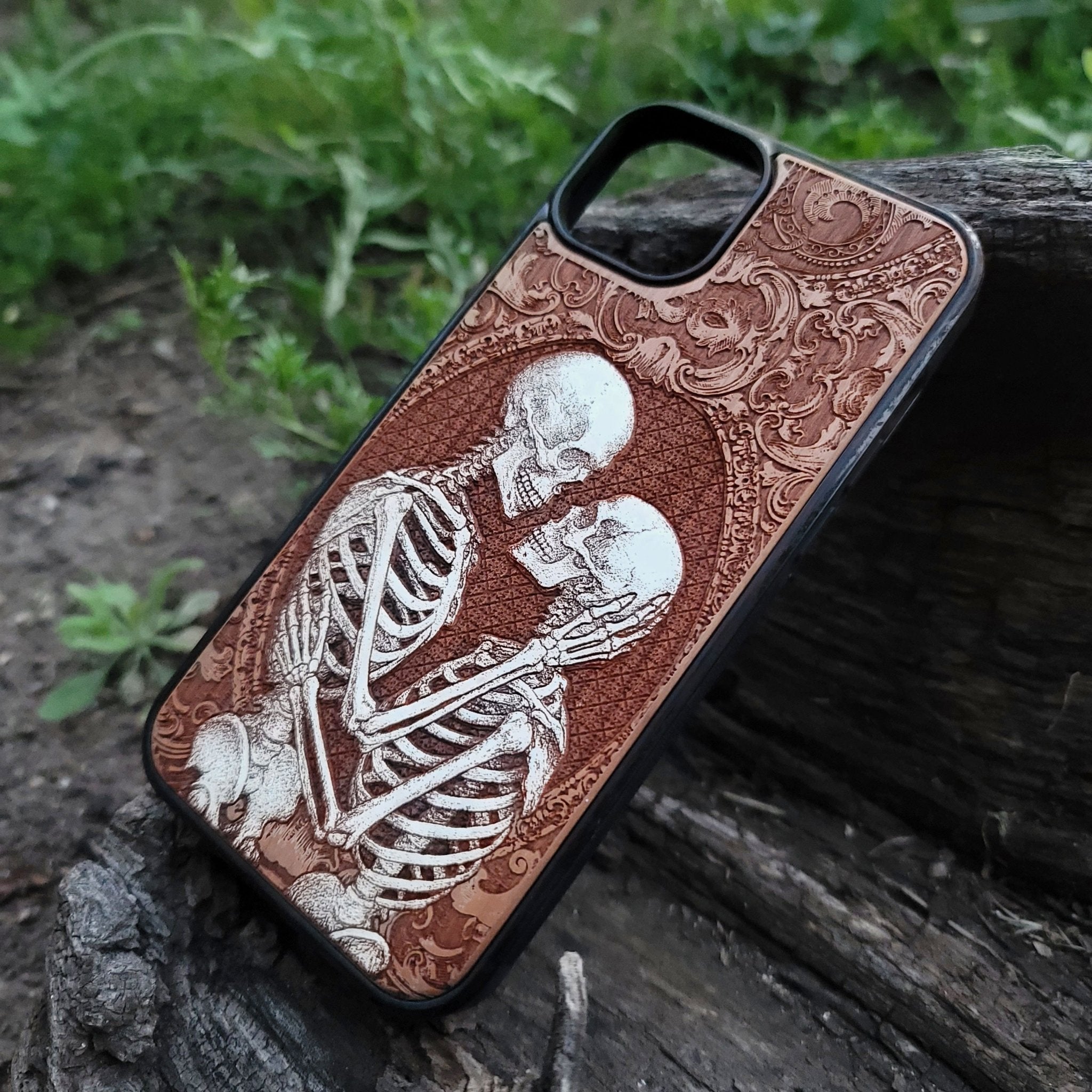 Laser engraved skeletons kissing phone case iPhone Galaxy