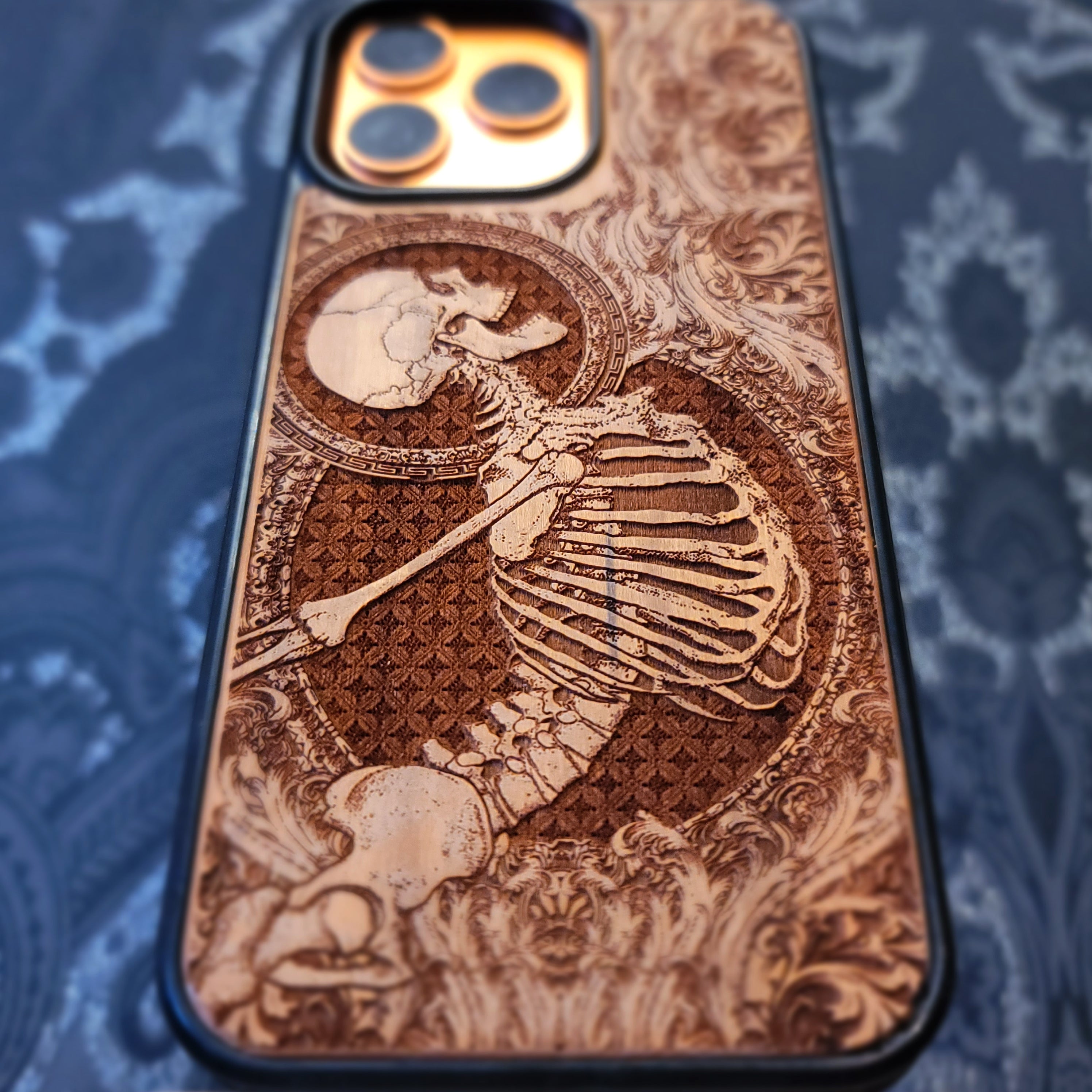 Stumbled - Funda de madera para teléfono - Diseño gótico