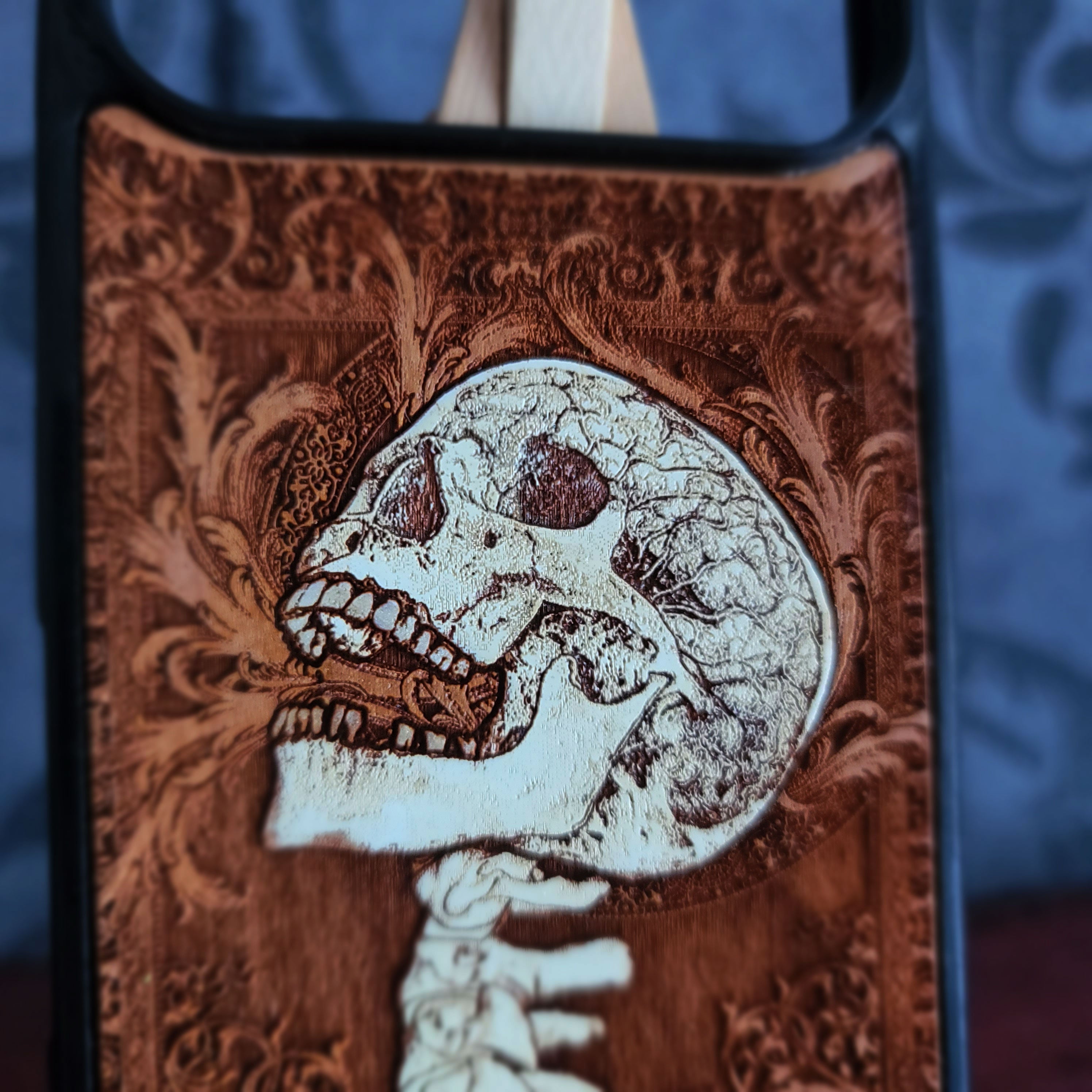Scream - Funda de madera para teléfono - Pintada a mano en blanco