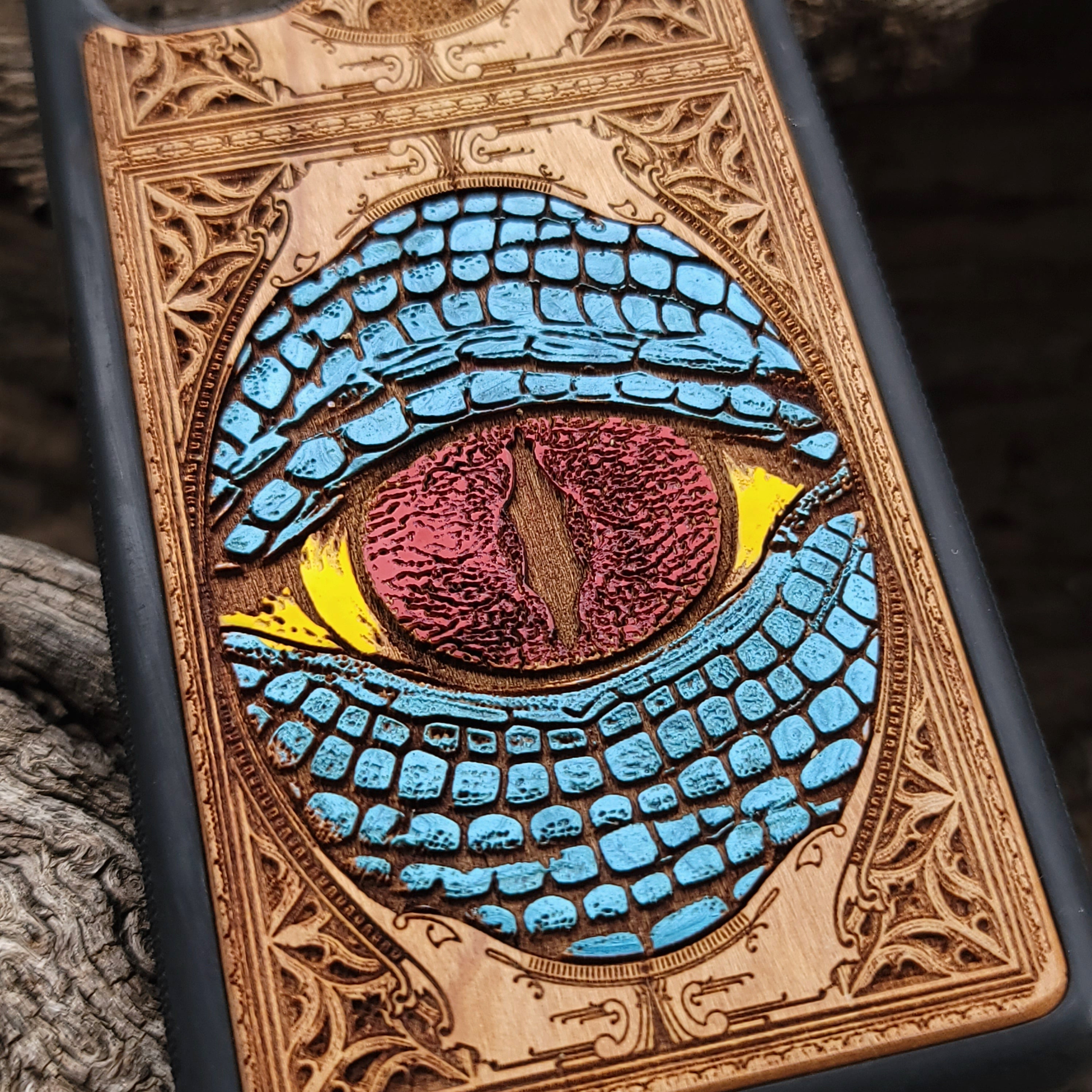Snake eye gothic artwork engraved on a wooden phone case, compatible with iPhone and Samsung Galaxy S.