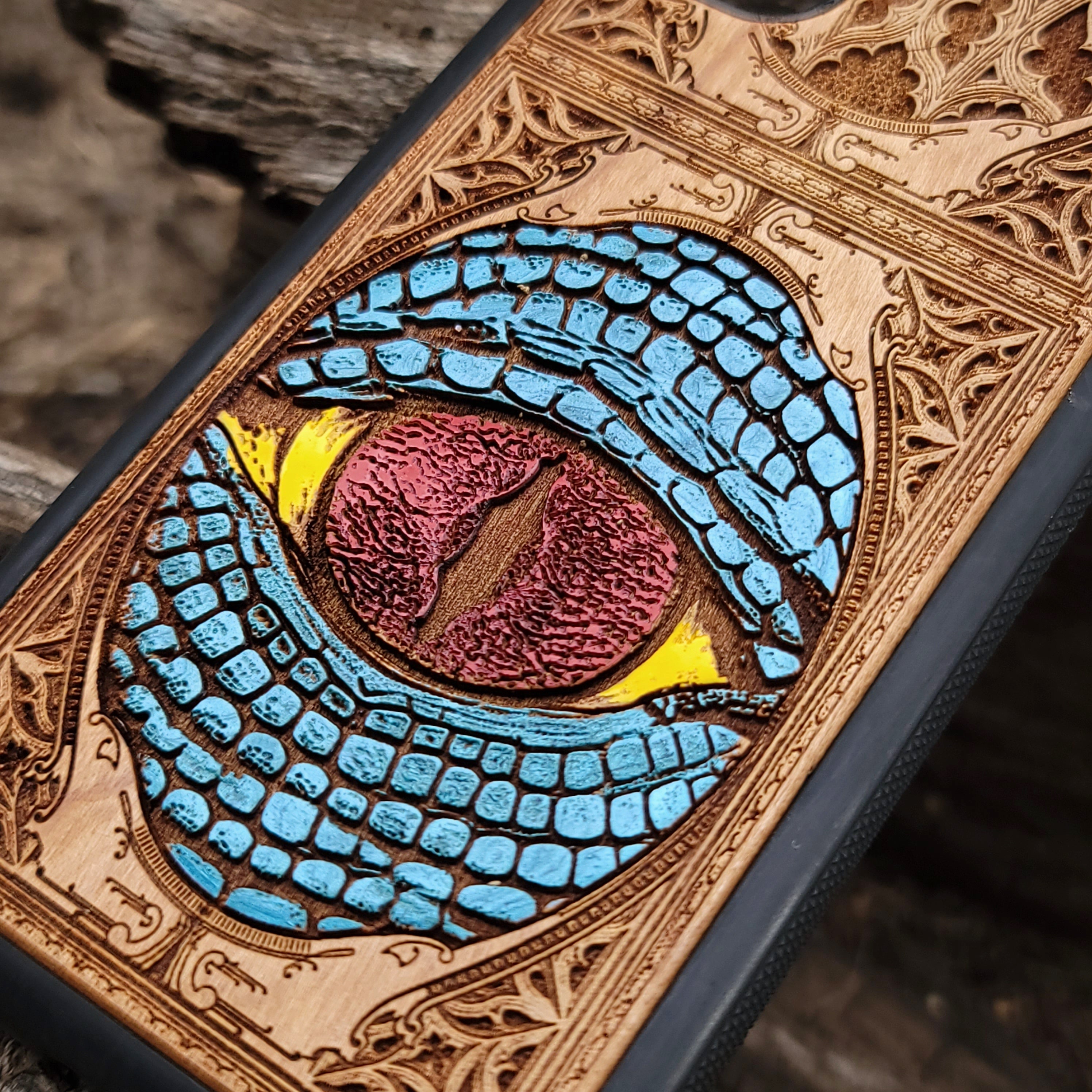 Snake eye gothic artwork engraved on a wooden phone case, compatible with iPhone and Samsung Galaxy S.