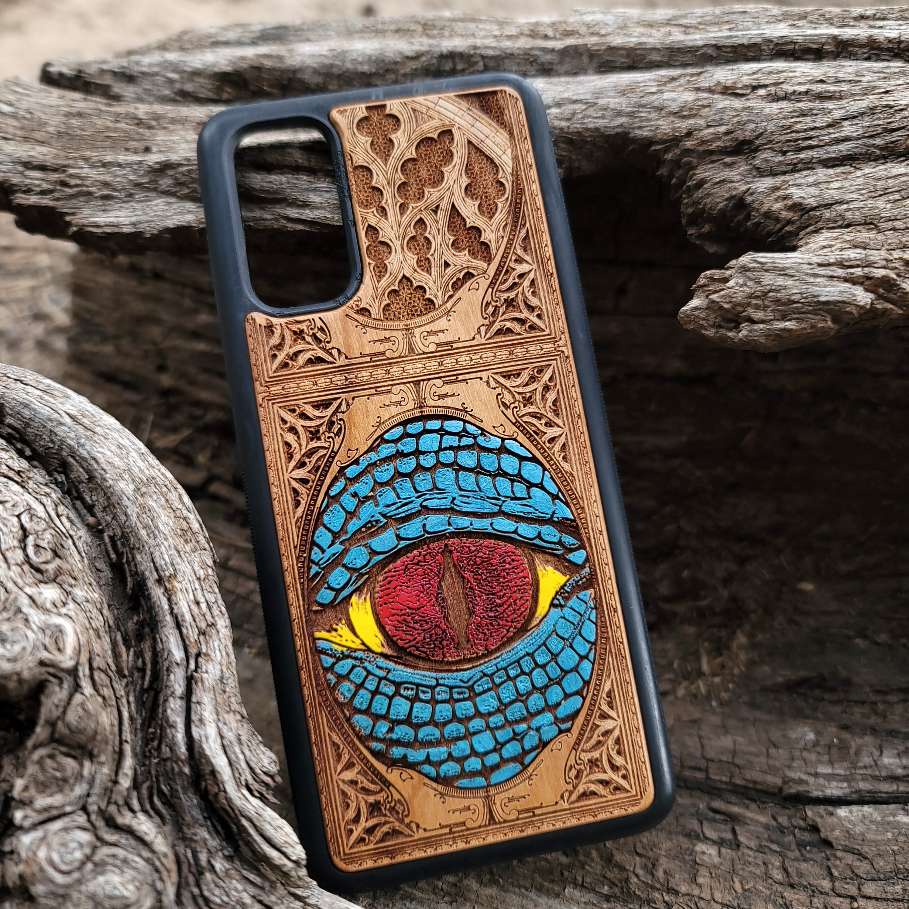 Snake eye gothic artwork engraved on a wooden phone case, compatible with iPhone and Samsung Galaxy S.