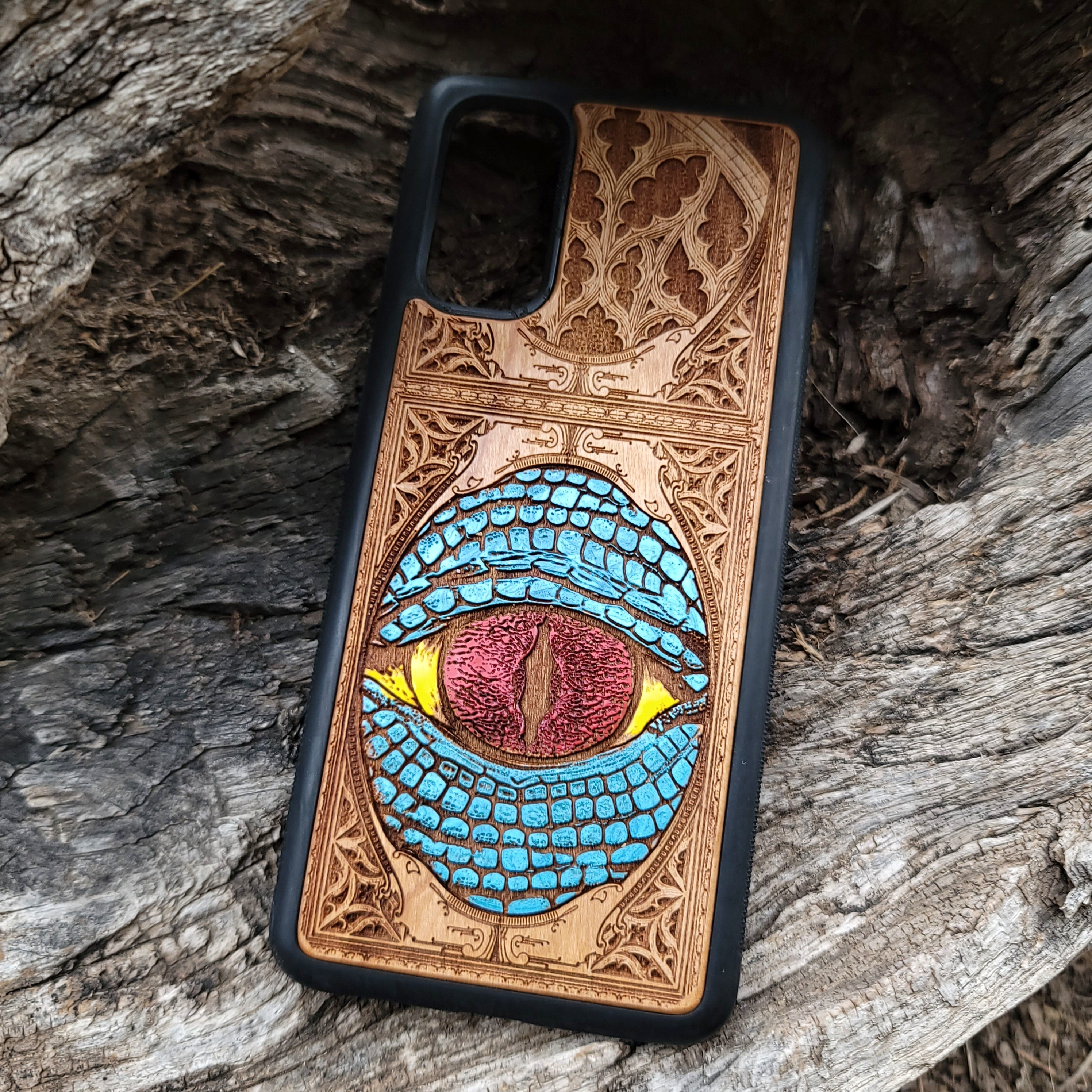 Snake eye gothic artwork engraved on a wooden phone case, compatible with iPhone and Samsung Galaxy S.