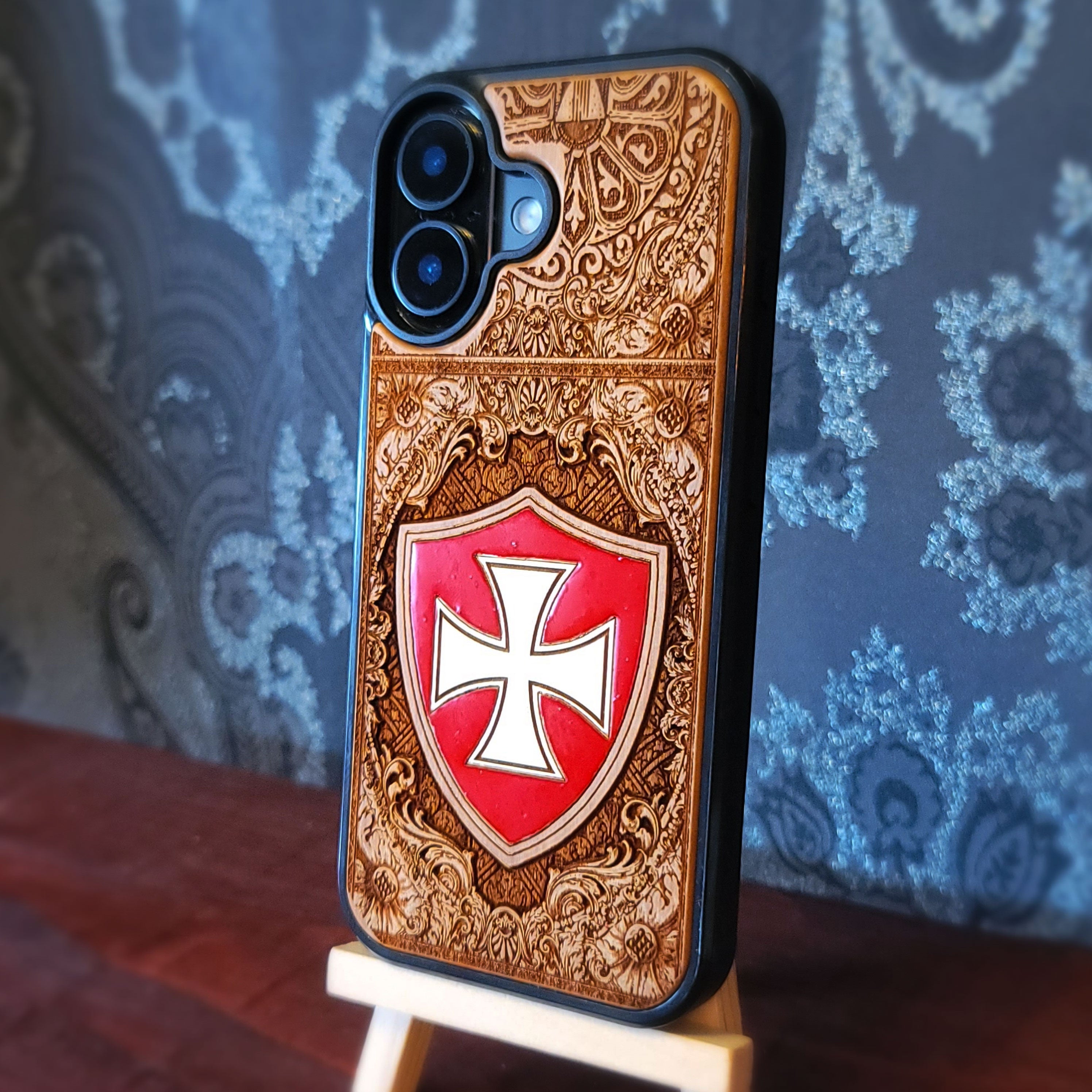 Templerkreuz - Handyhülle aus Holz handbemalt