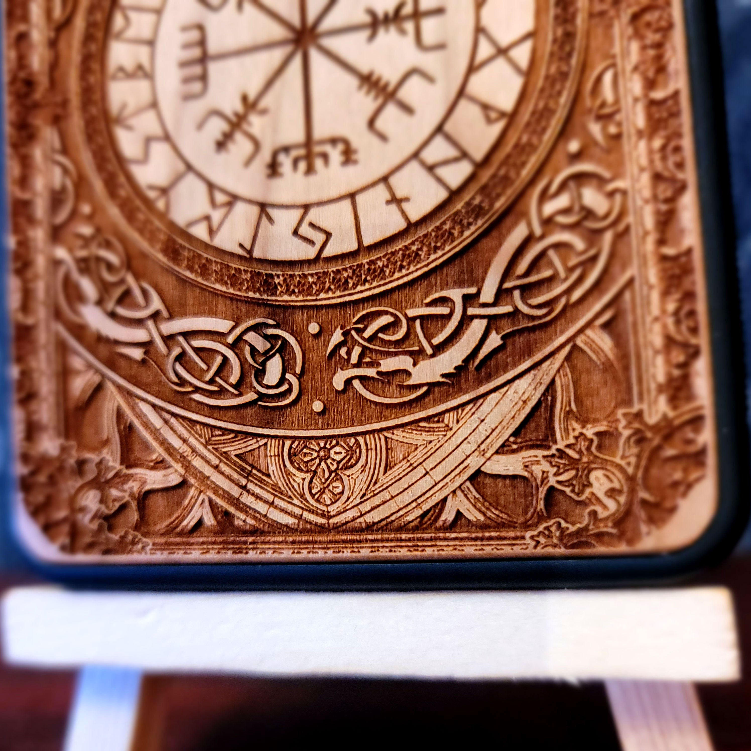 iPhone & Samsung Galaxy Holz Handyhülle Wikinger Rune - Der Vegvisir Kompass II