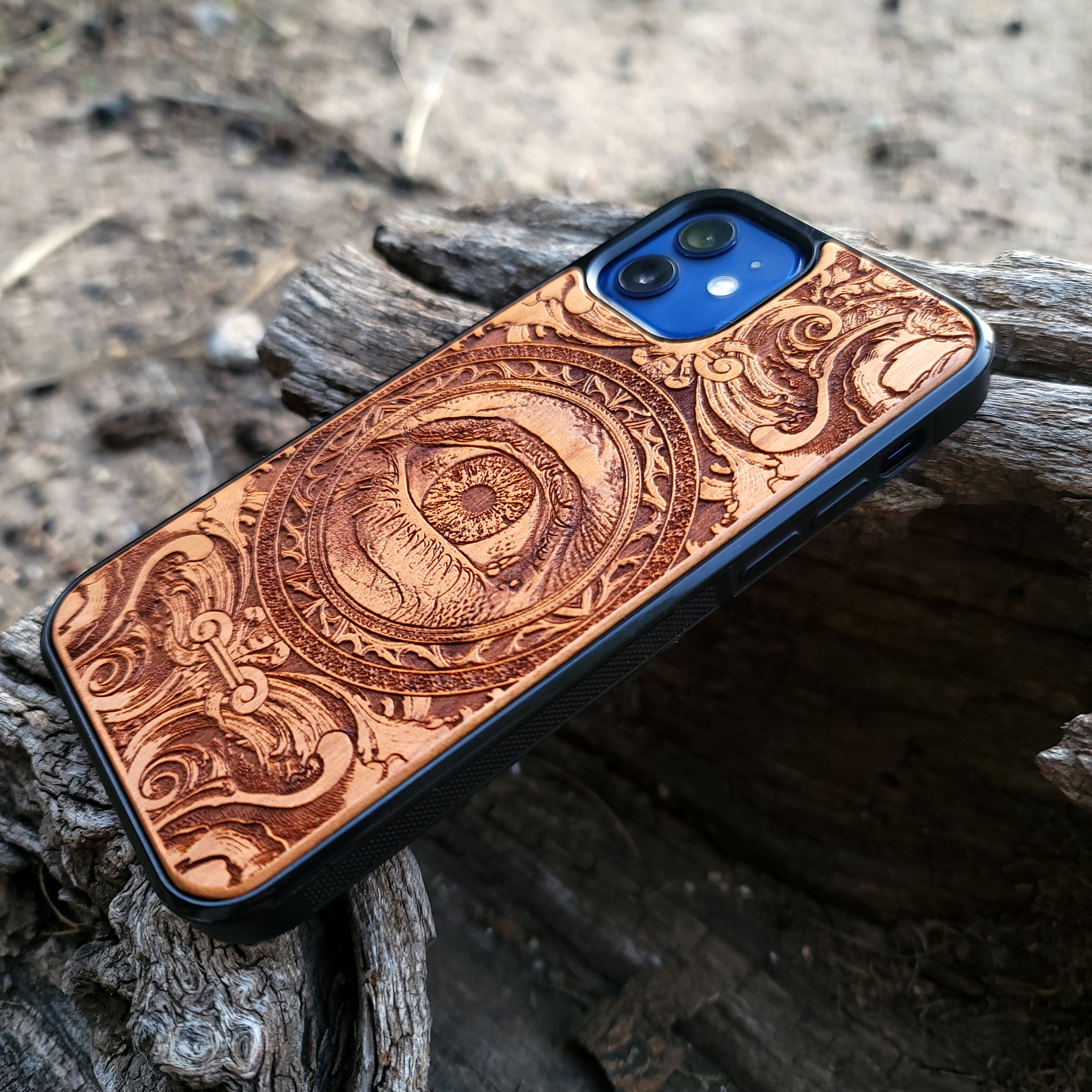 Wooden phone case with an intricate human eye design, featuring detailed gothic art. Compatible with iPhone , iPhone 15, Galaxy S23 Ultra, Note 20, and more. Ideal for lovers of dark fantasy and custom phone accessories.