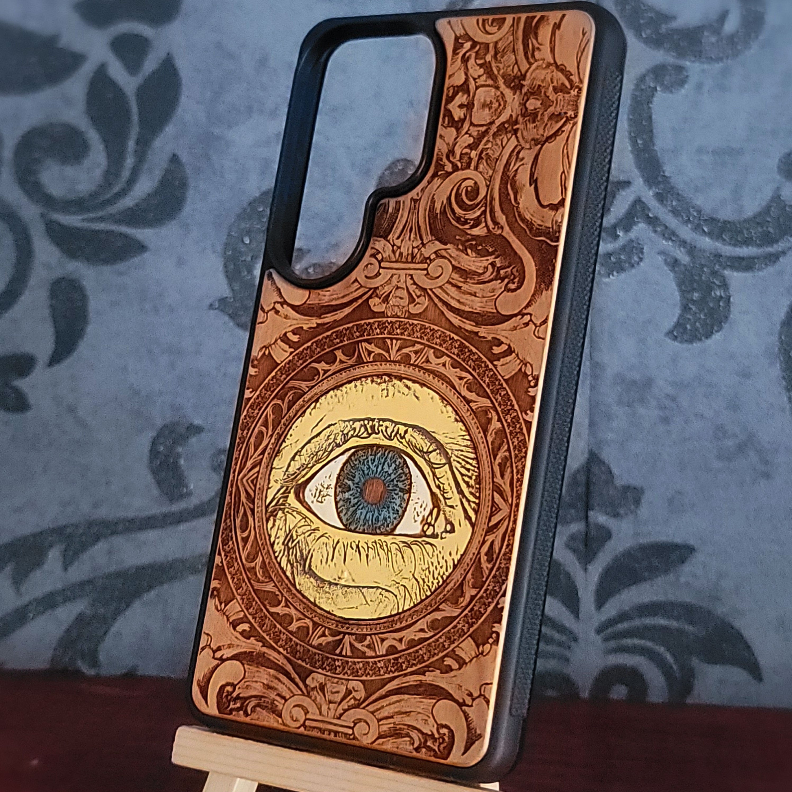 Funda para teléfono de madera con forma de ojo humano pintada a mano